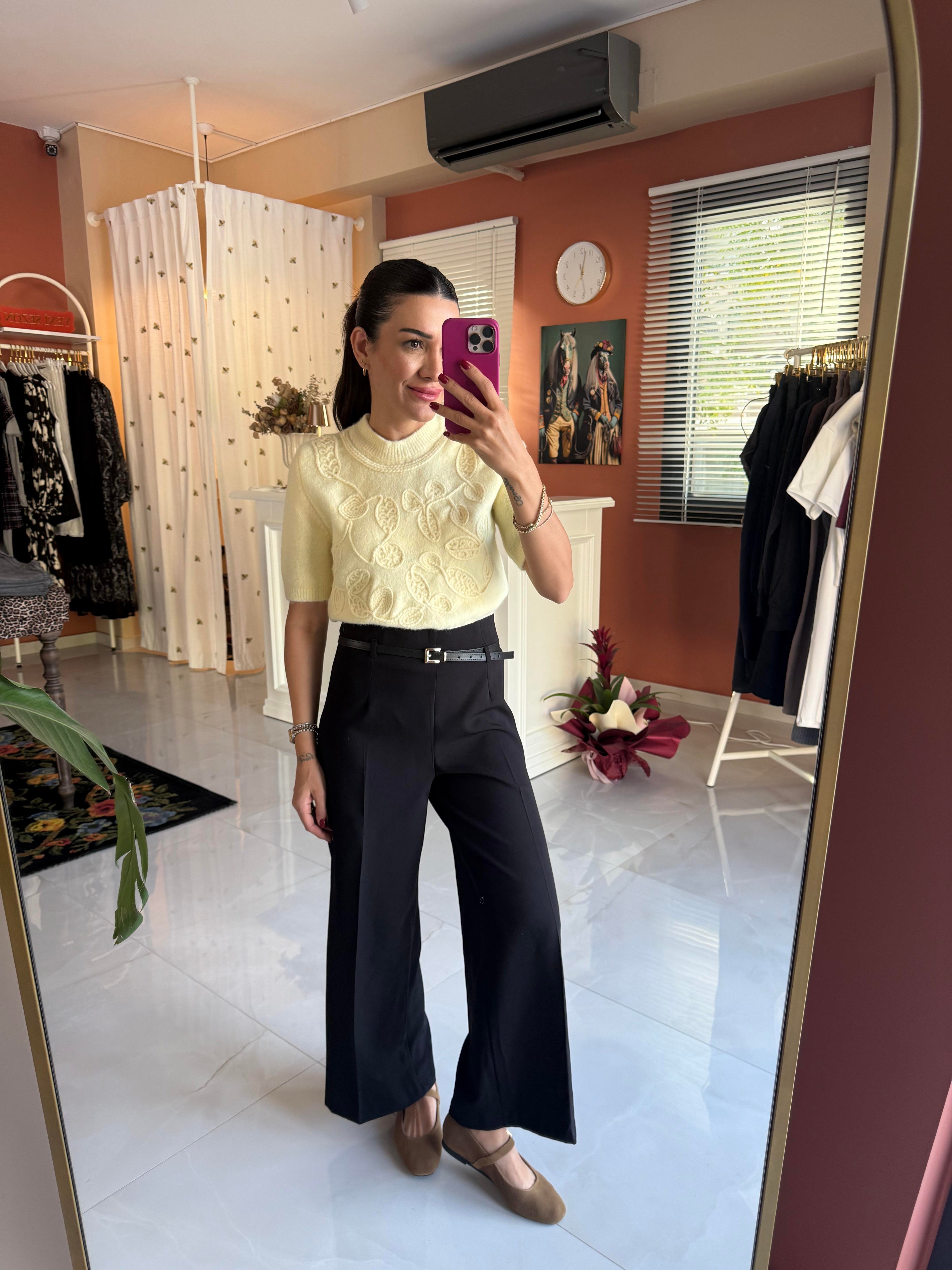 İşlemeli Sarı Triko Kazak