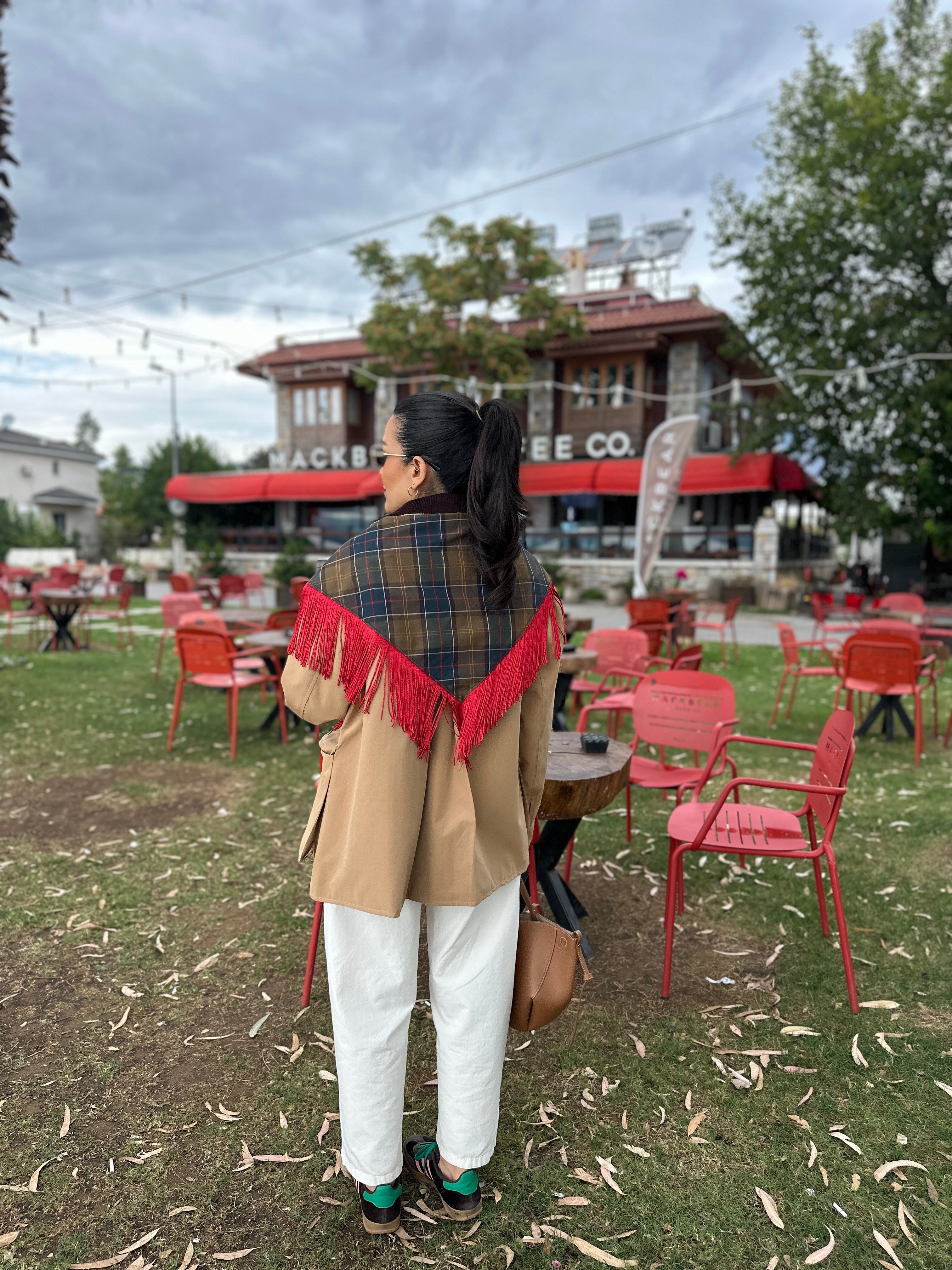 Kadife Yakalı Ekose Şal Detaylı Camel Trençkot