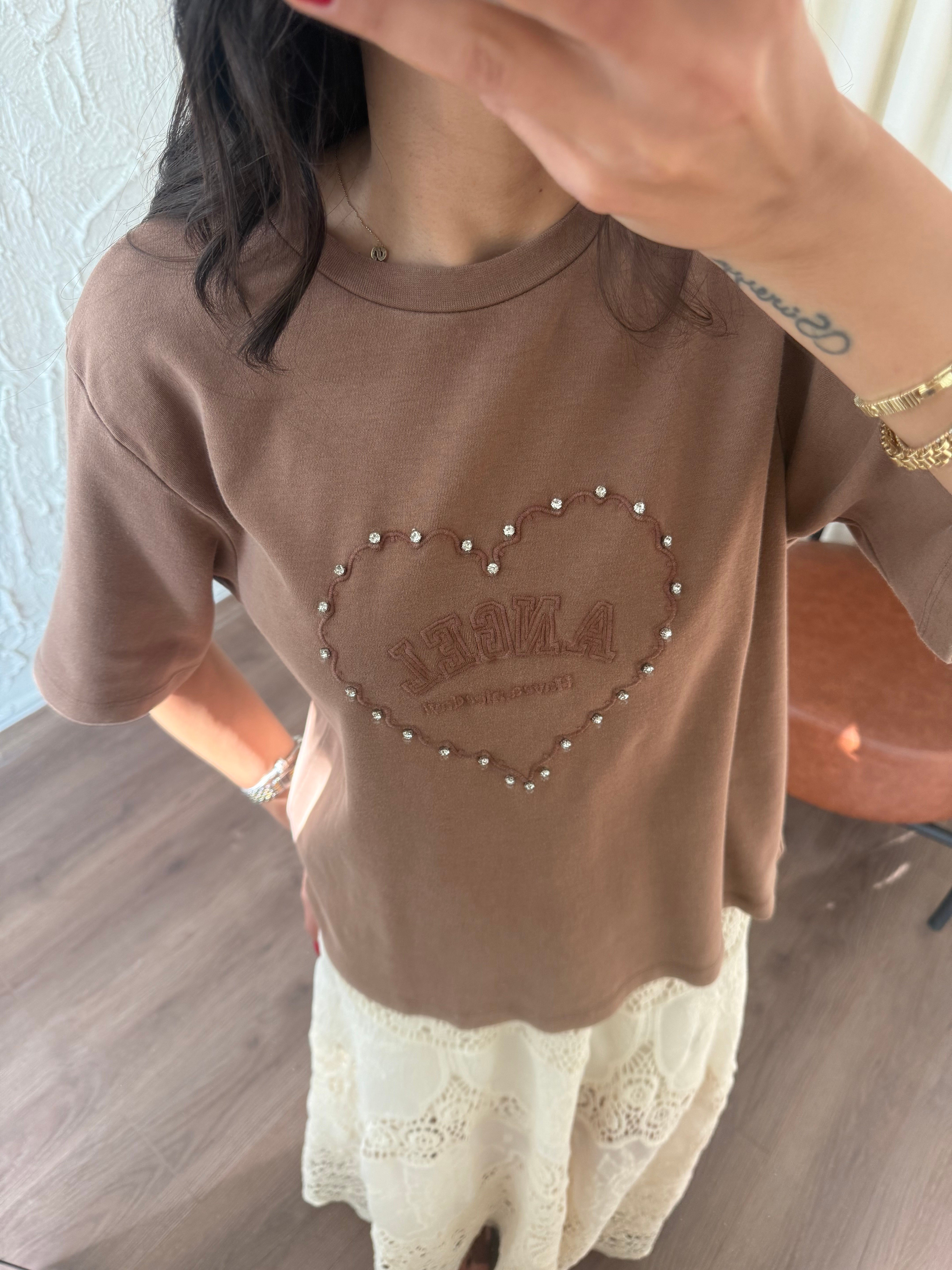 Kalp Nakışlı Kahve Tshirt