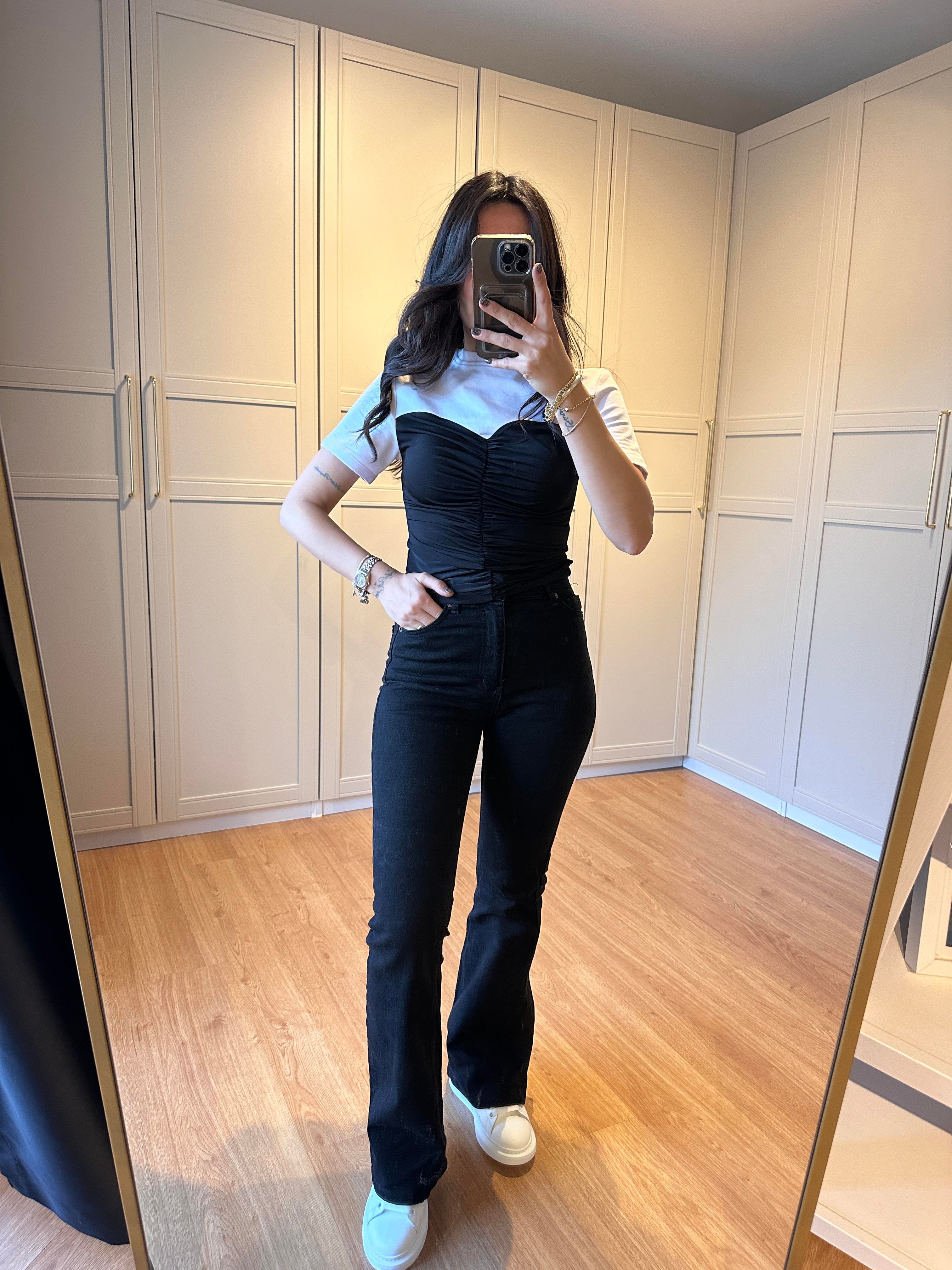 Kalp Yaka Detaylı Drapeli Tshirt