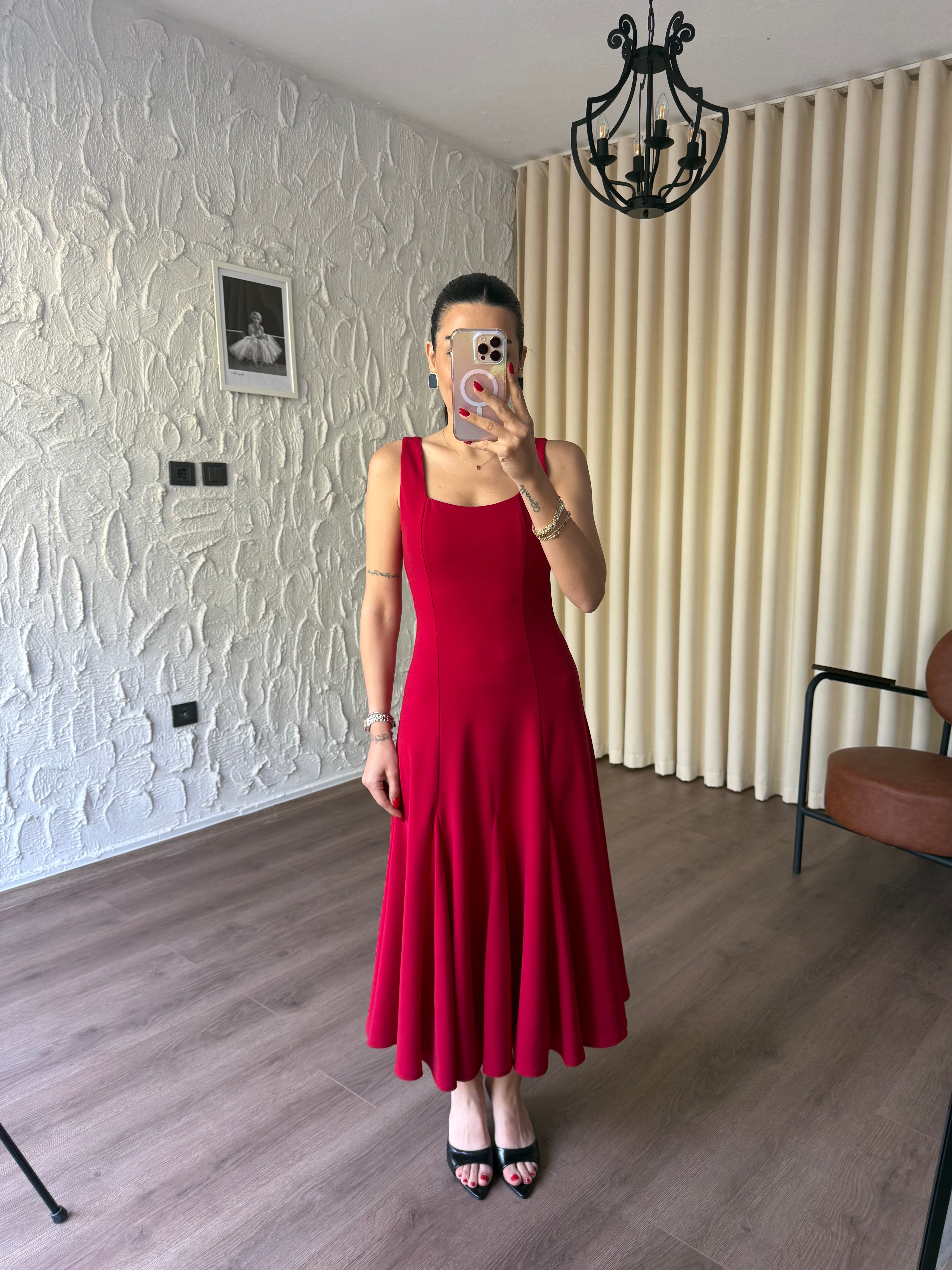 Kare Yaka Godeli Kırmızı Çan Elbise