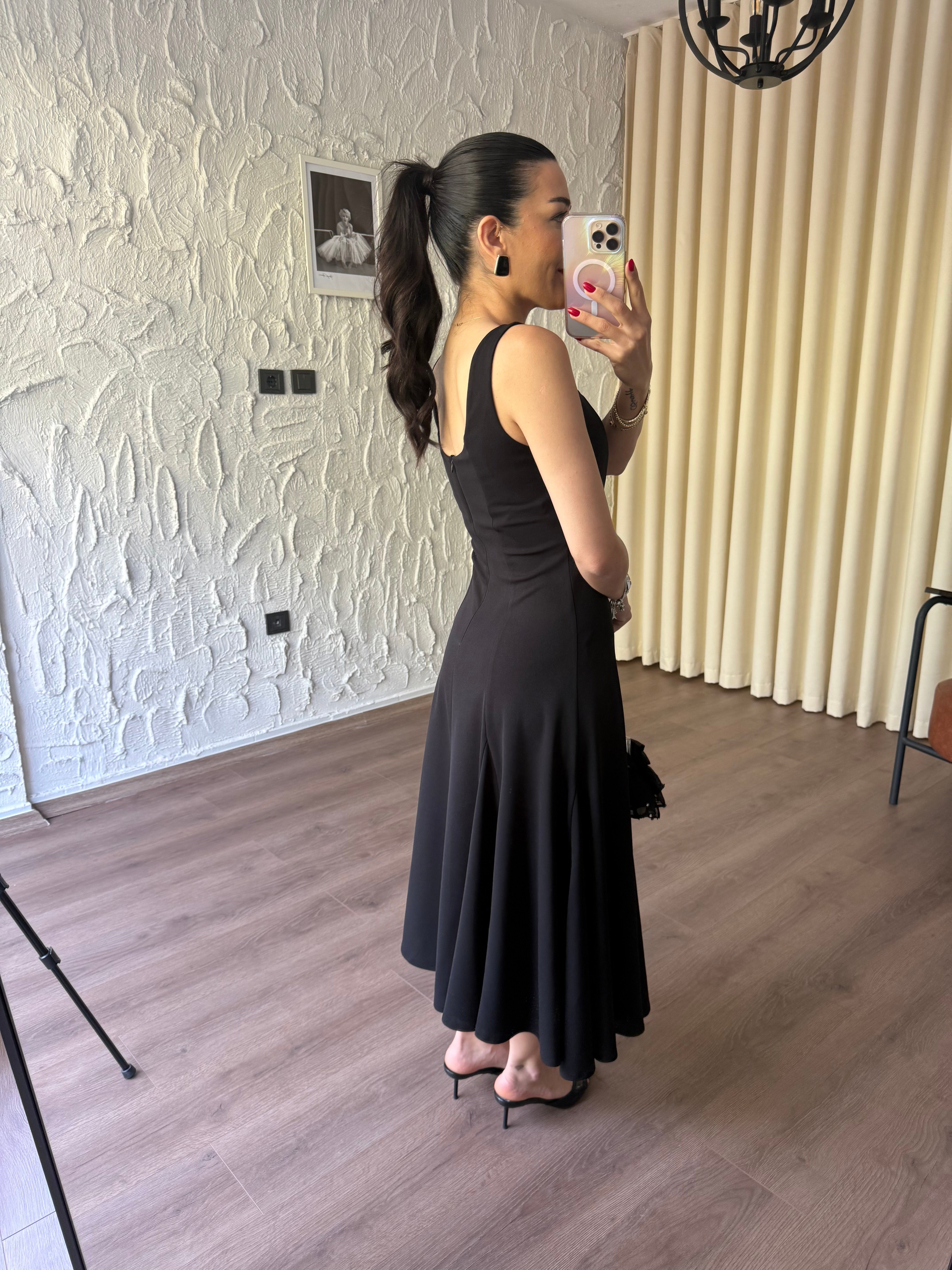 Kare Yaka Godeli Siyah Çan Elbise