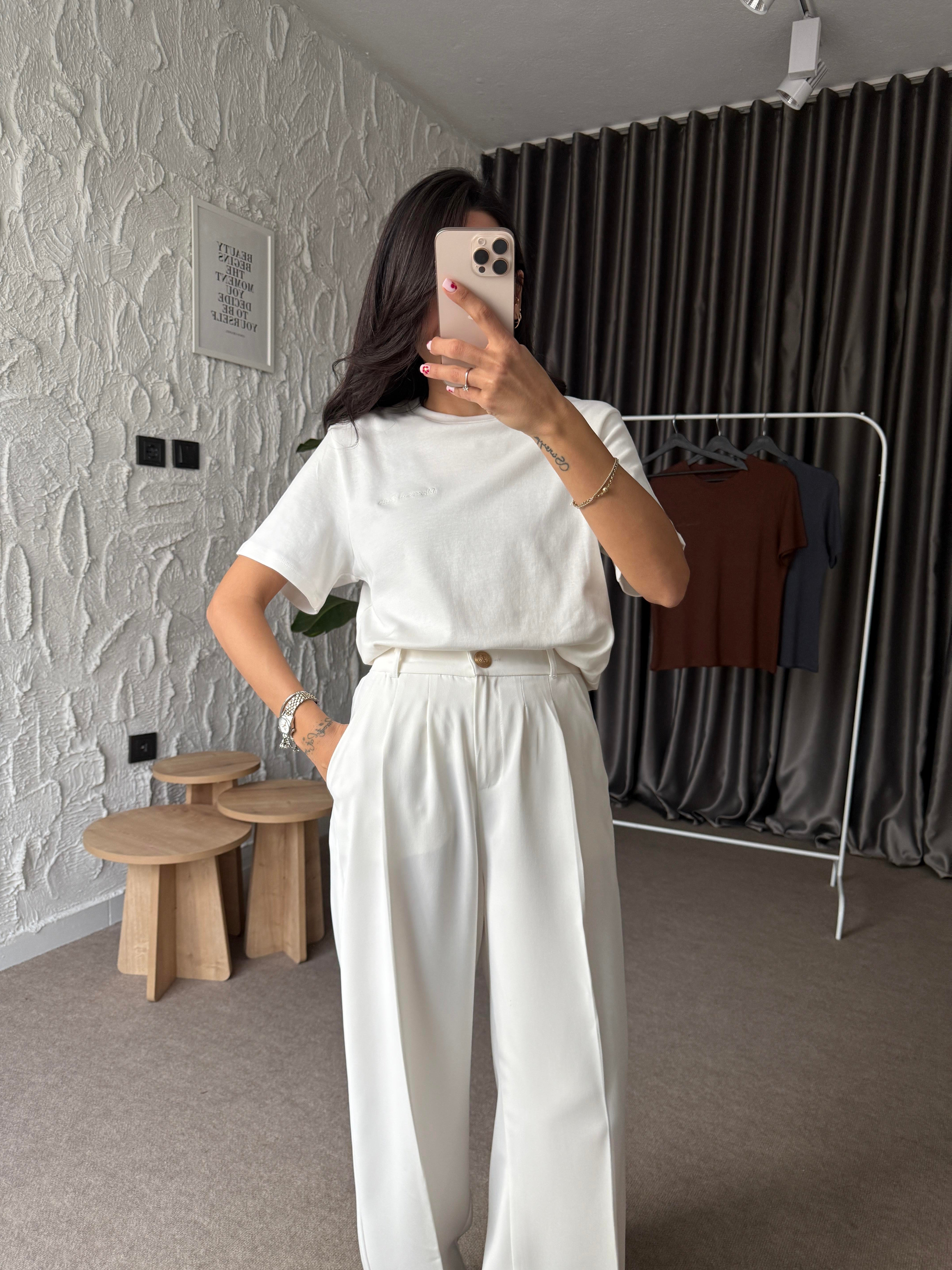 Logo İşlemeli Beyaz Basic Tshirt