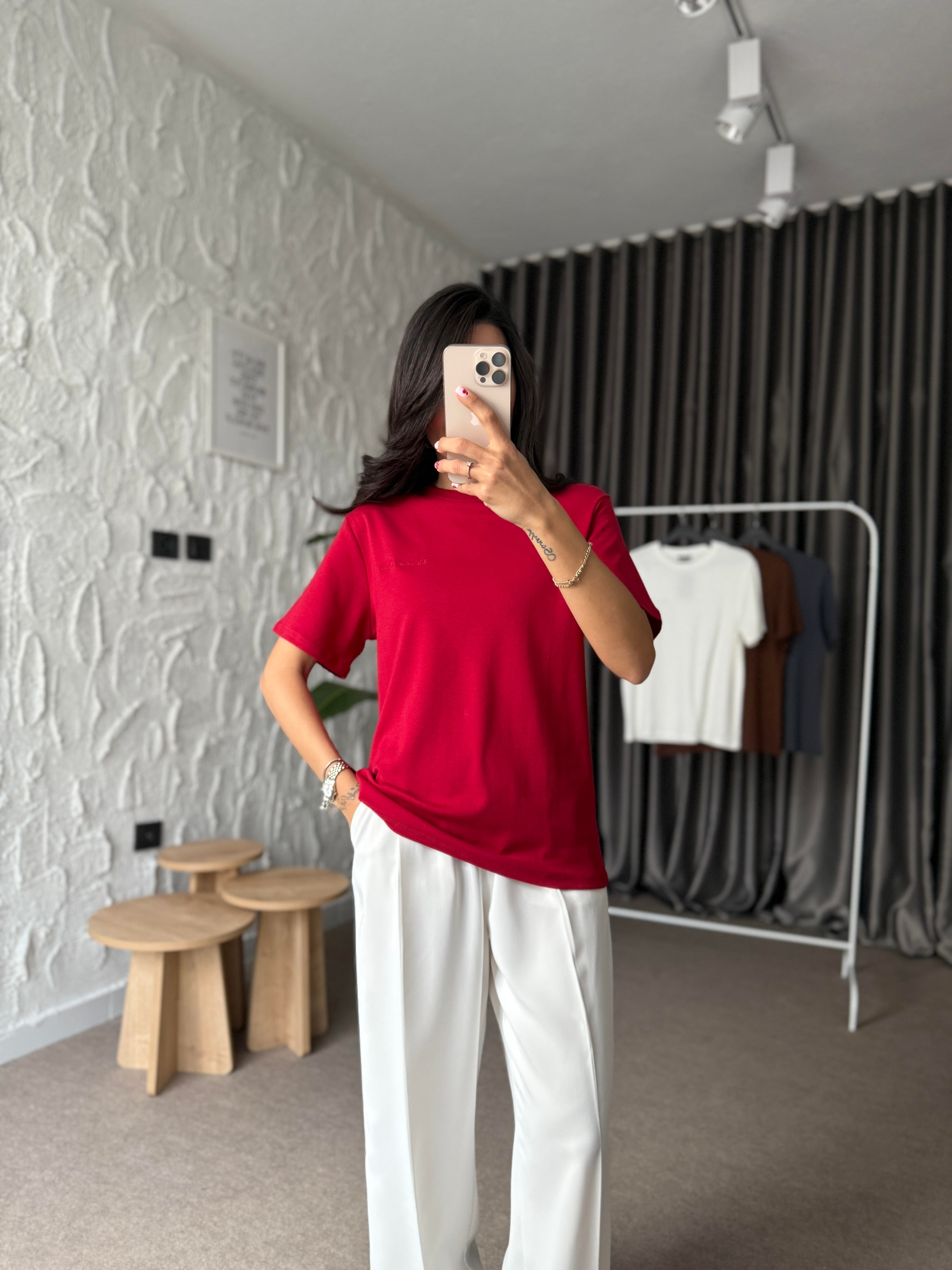 Logo İşlemeli Kırmızı Basic Tshirt