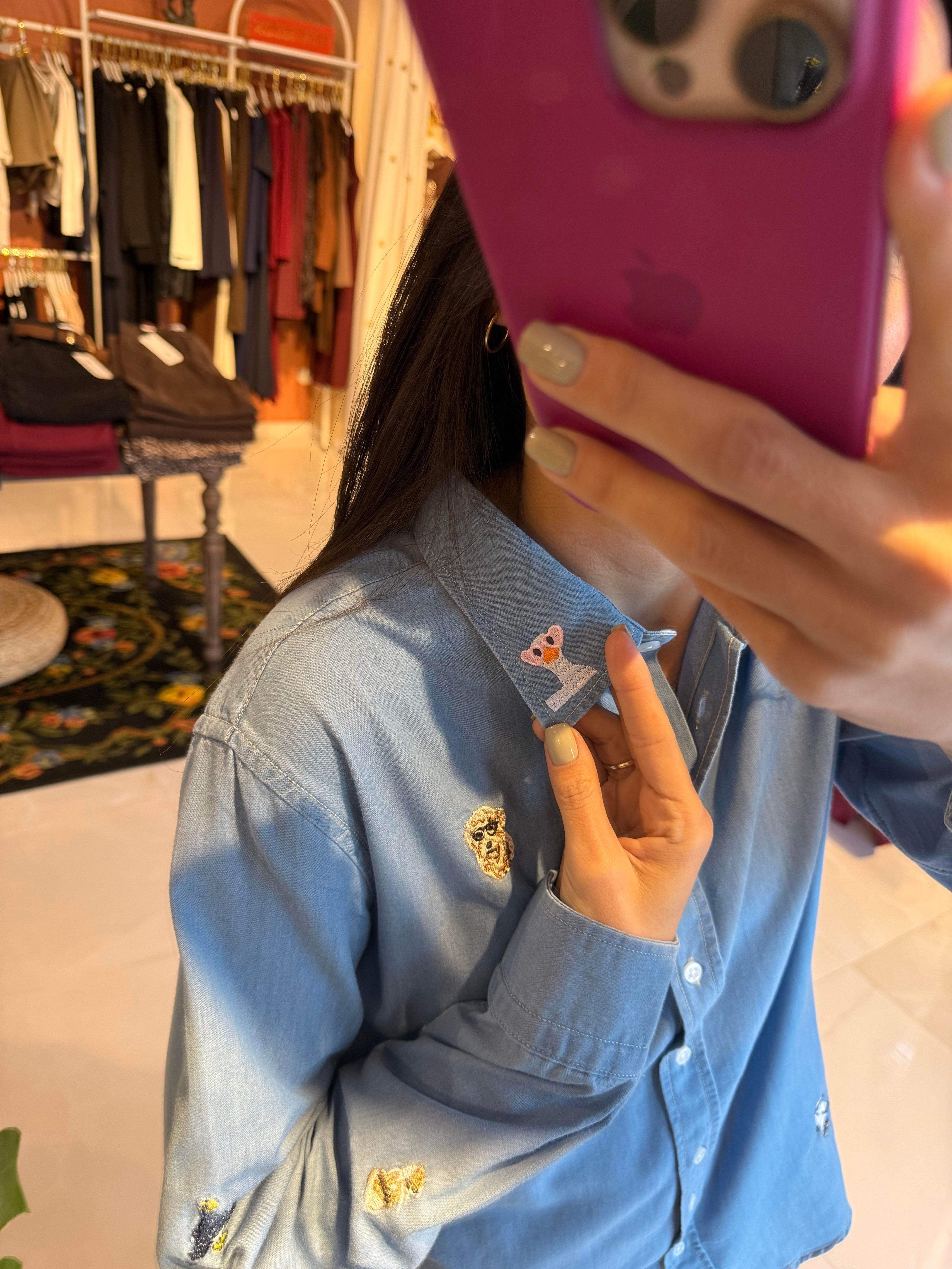 Nakış İşlemeli Açık Mavi Kot Gömlek