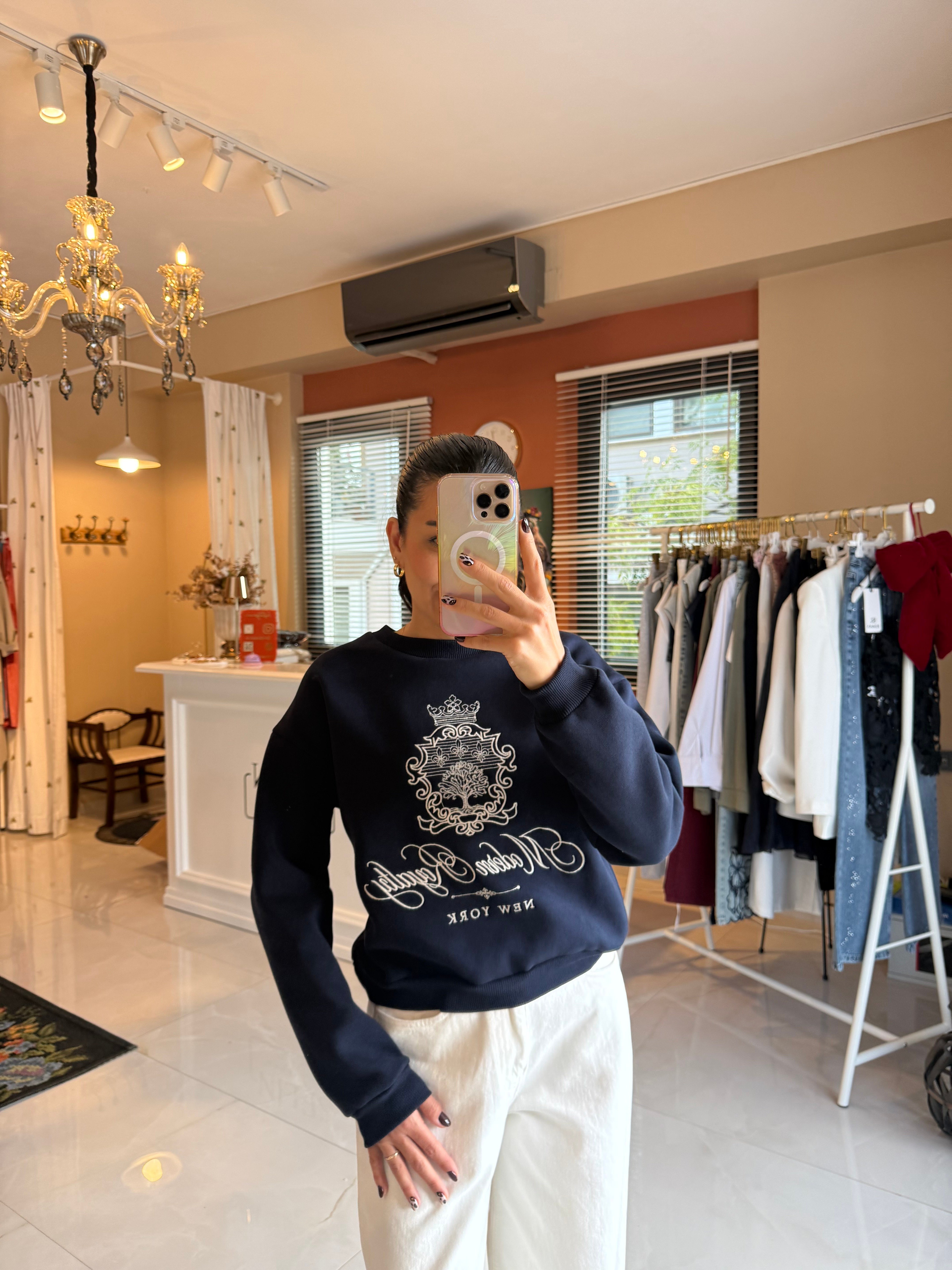 Nakış İşlemeli Lacivert Sweatshirt