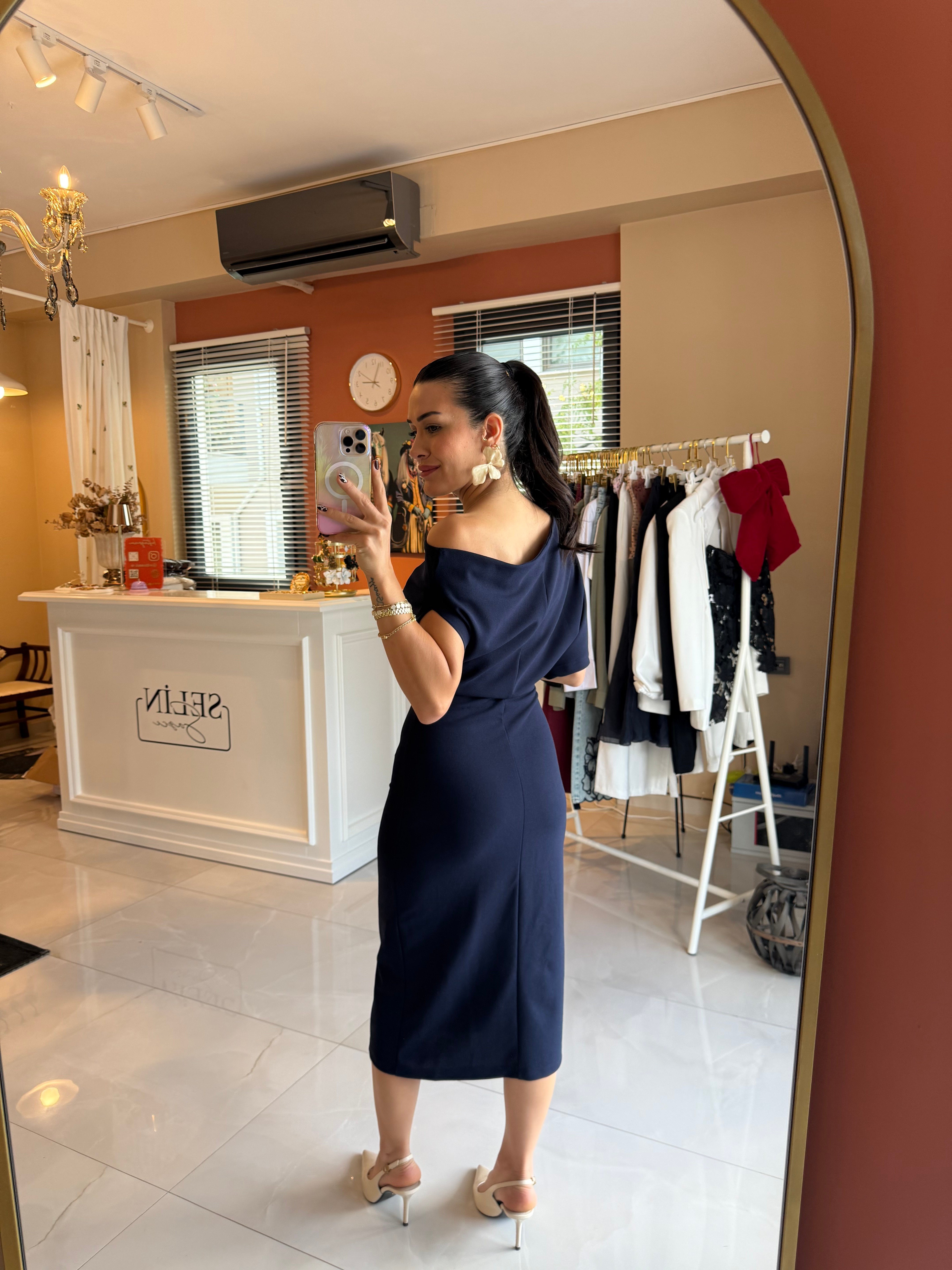 Omzu Açık Midi Lacivert Elbise