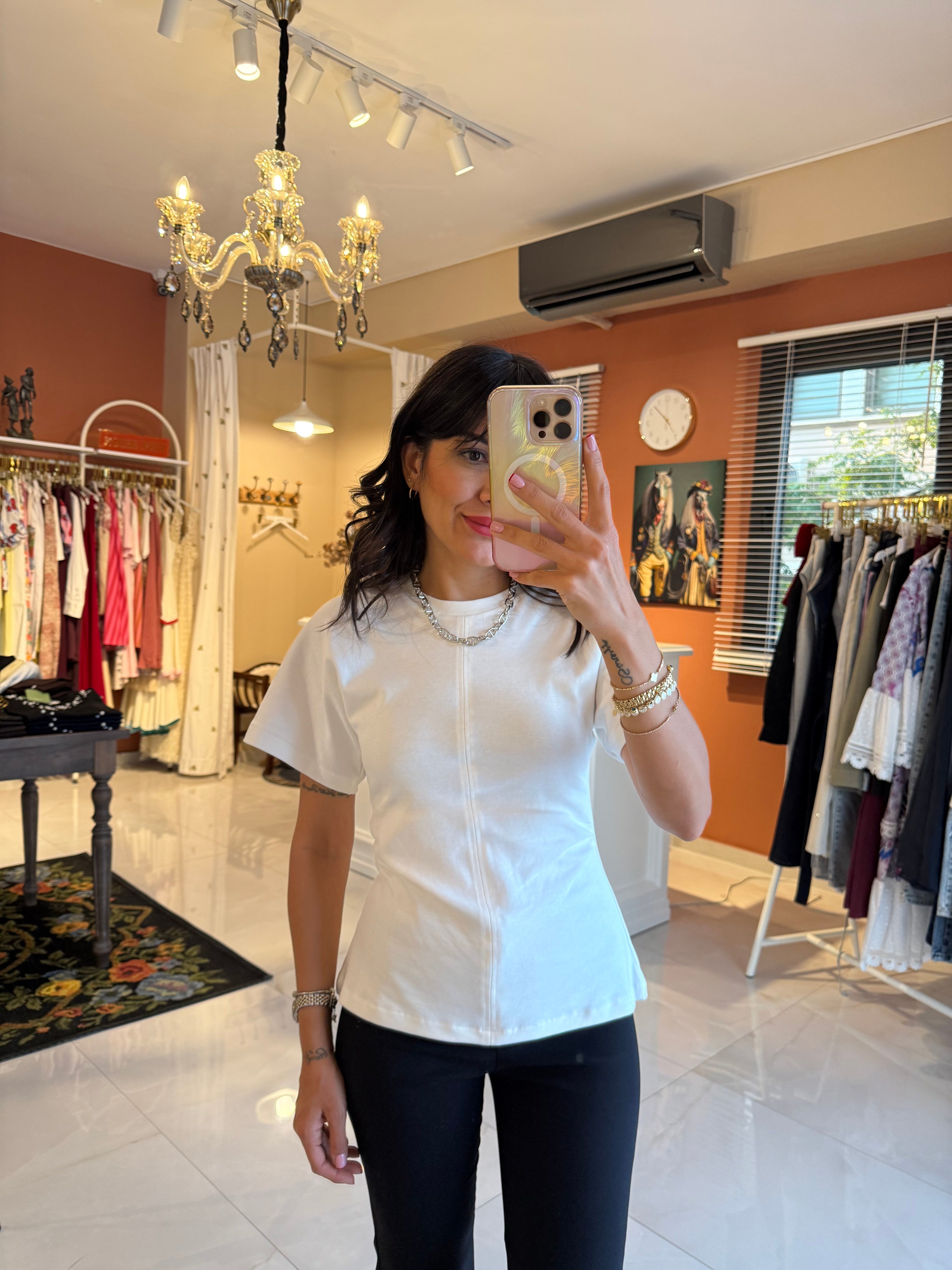 Önden Dikişli Beyaz Tshirt