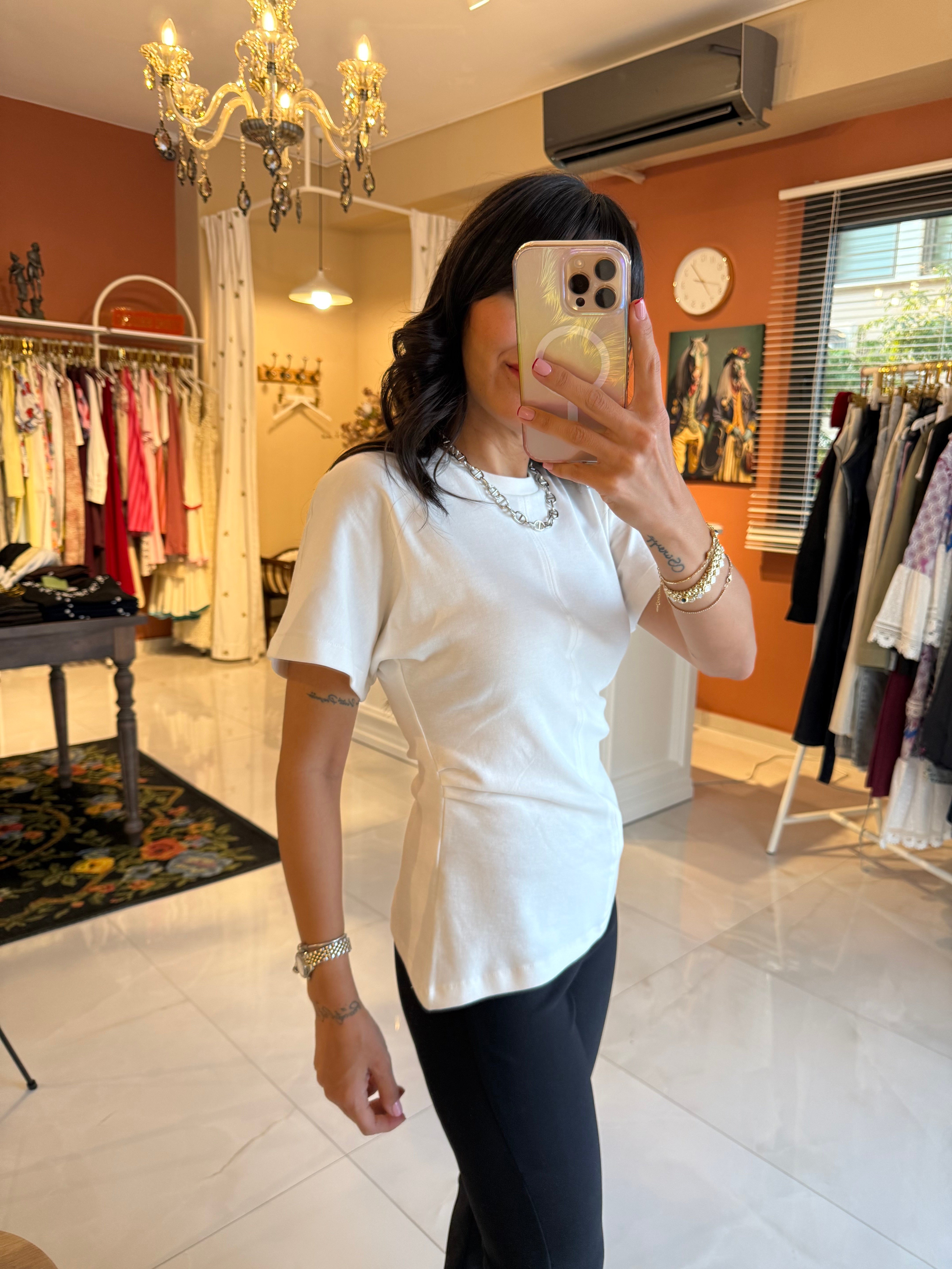 Önden Dikişli Beyaz Tshirt