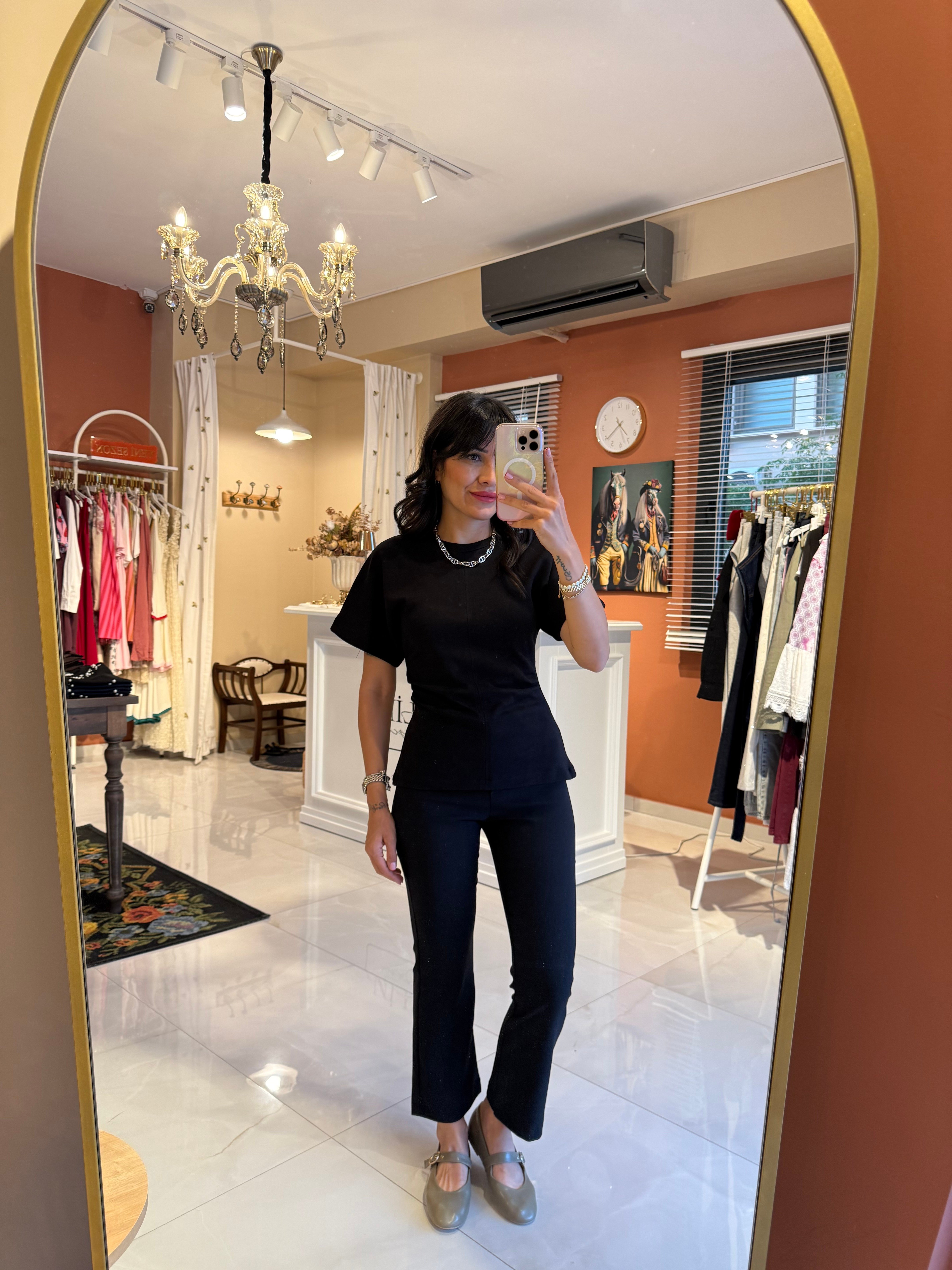 Önden Dikişli Siyah Tshirt