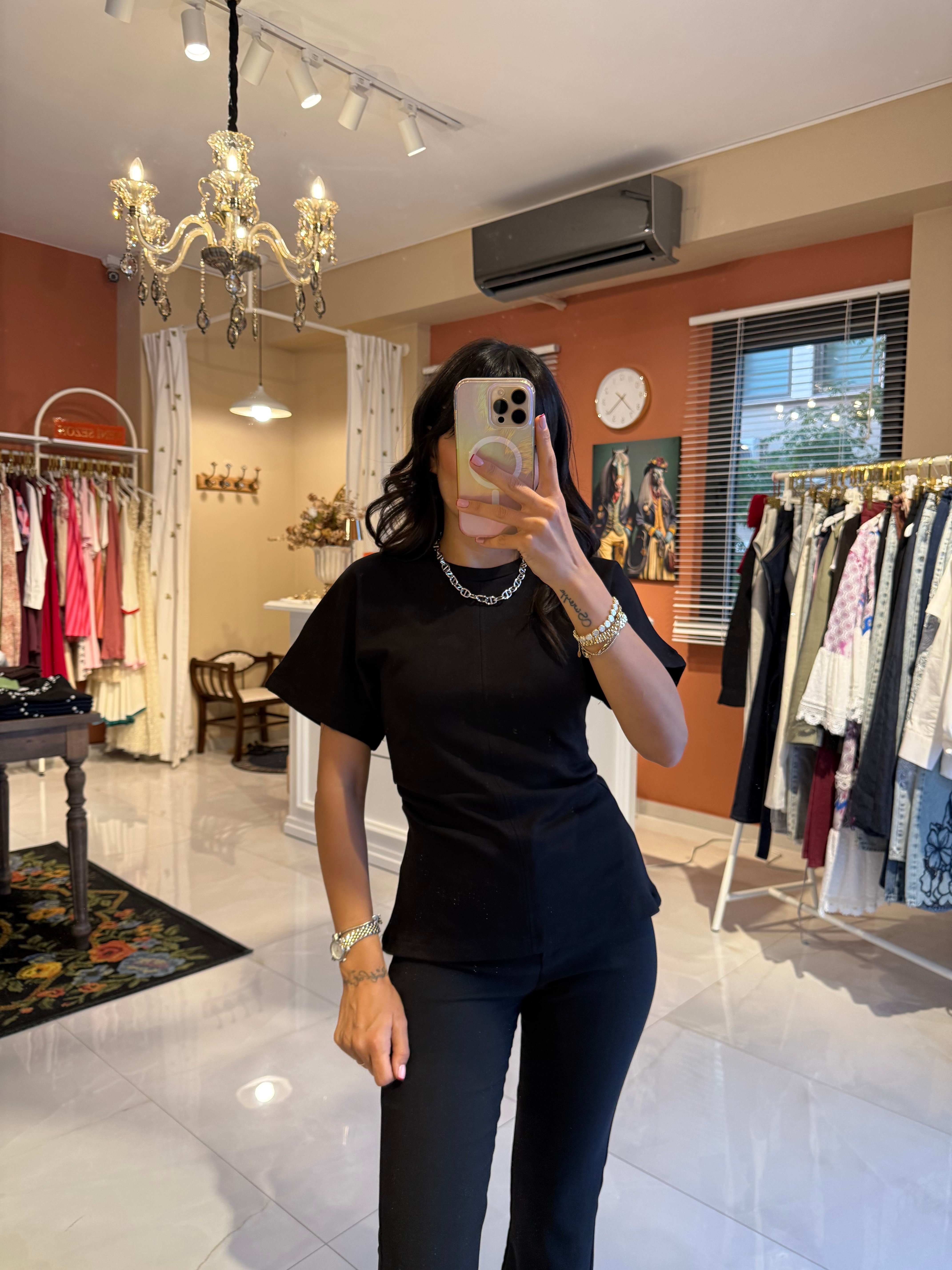 Önden Dikişli Siyah Tshirt