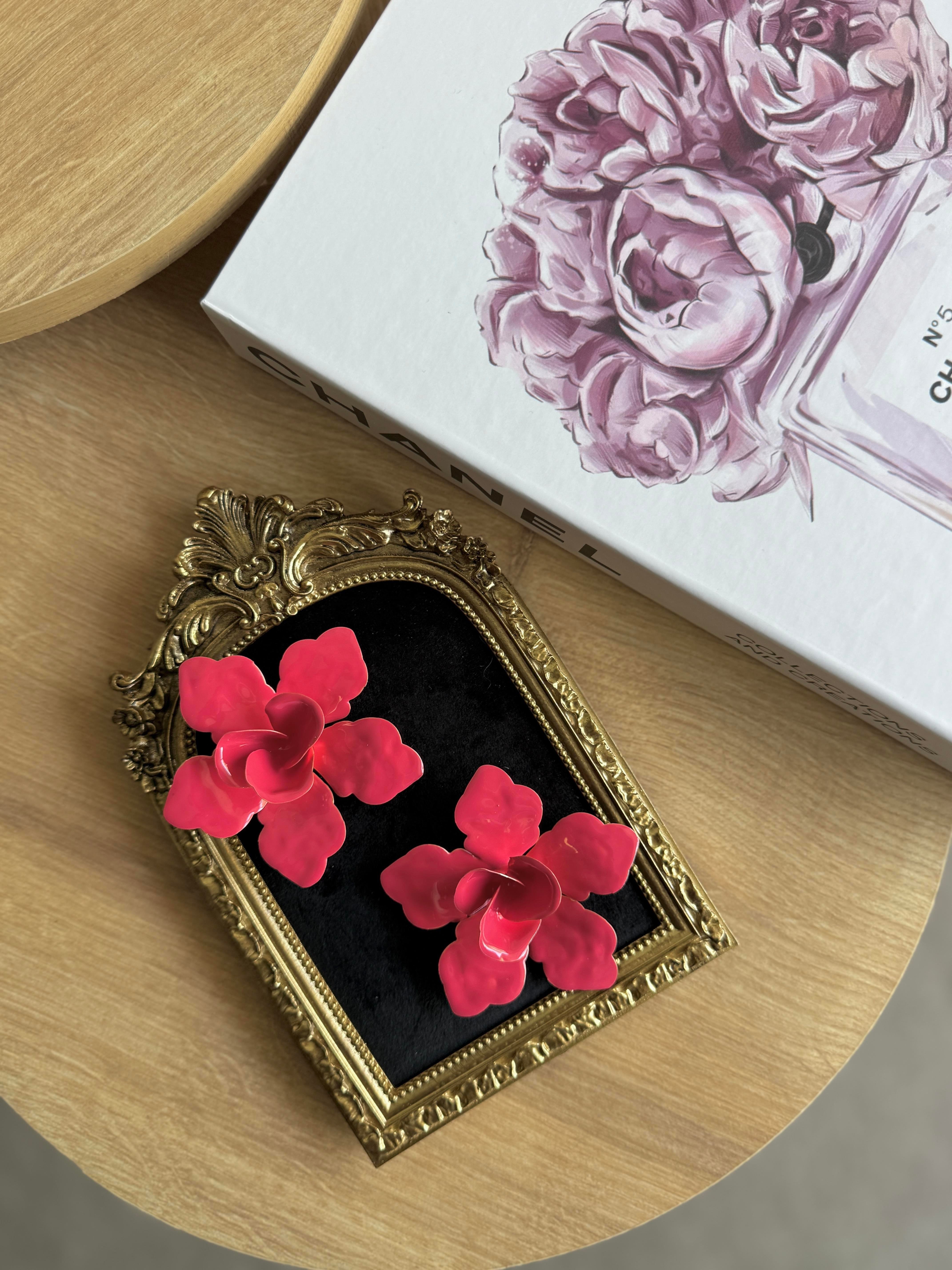 Pembe Marka Model Çiçek Küpe