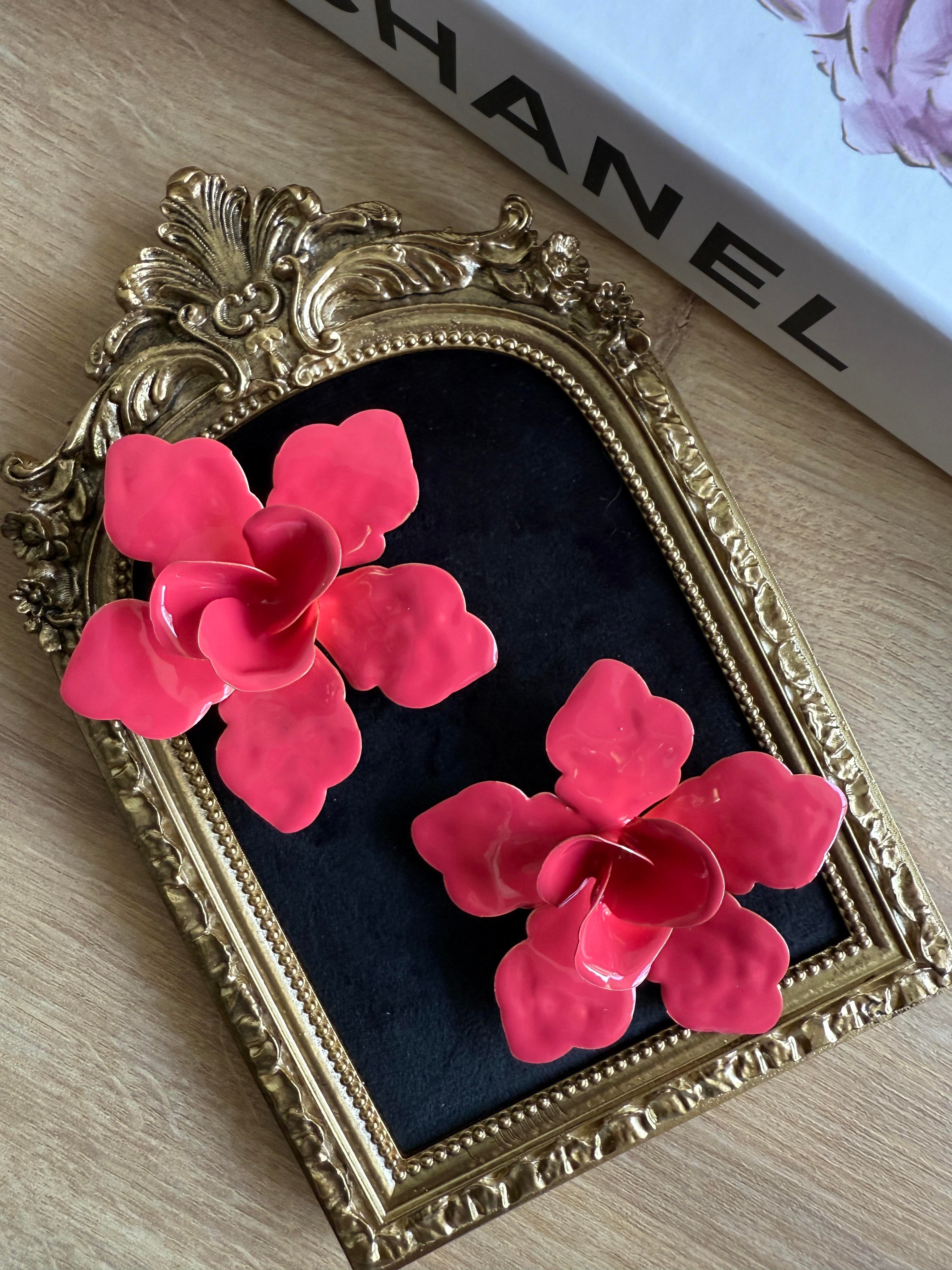 Pembe Marka Model Çiçek Küpe