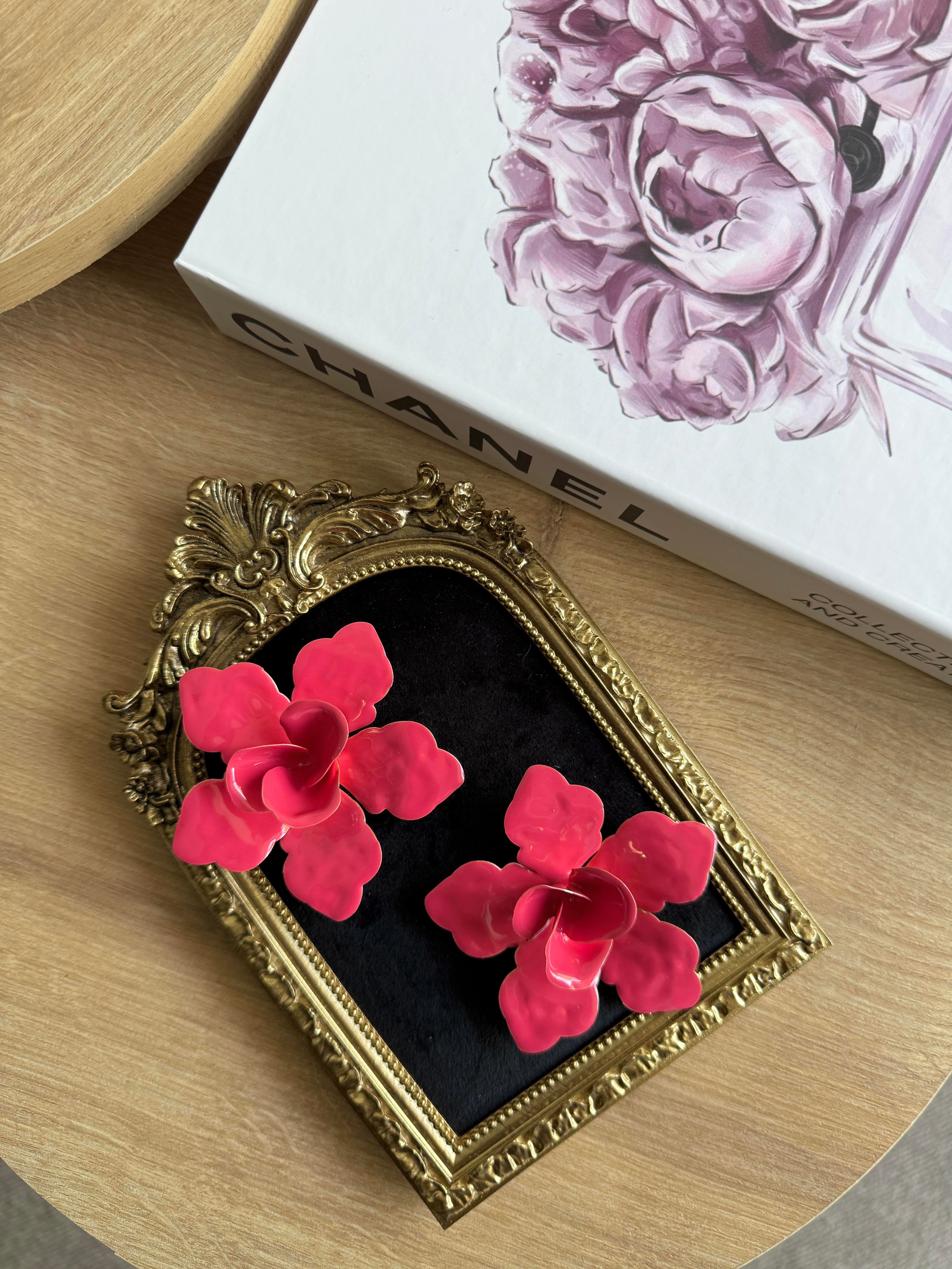 Pembe Marka Model Çiçek Küpe