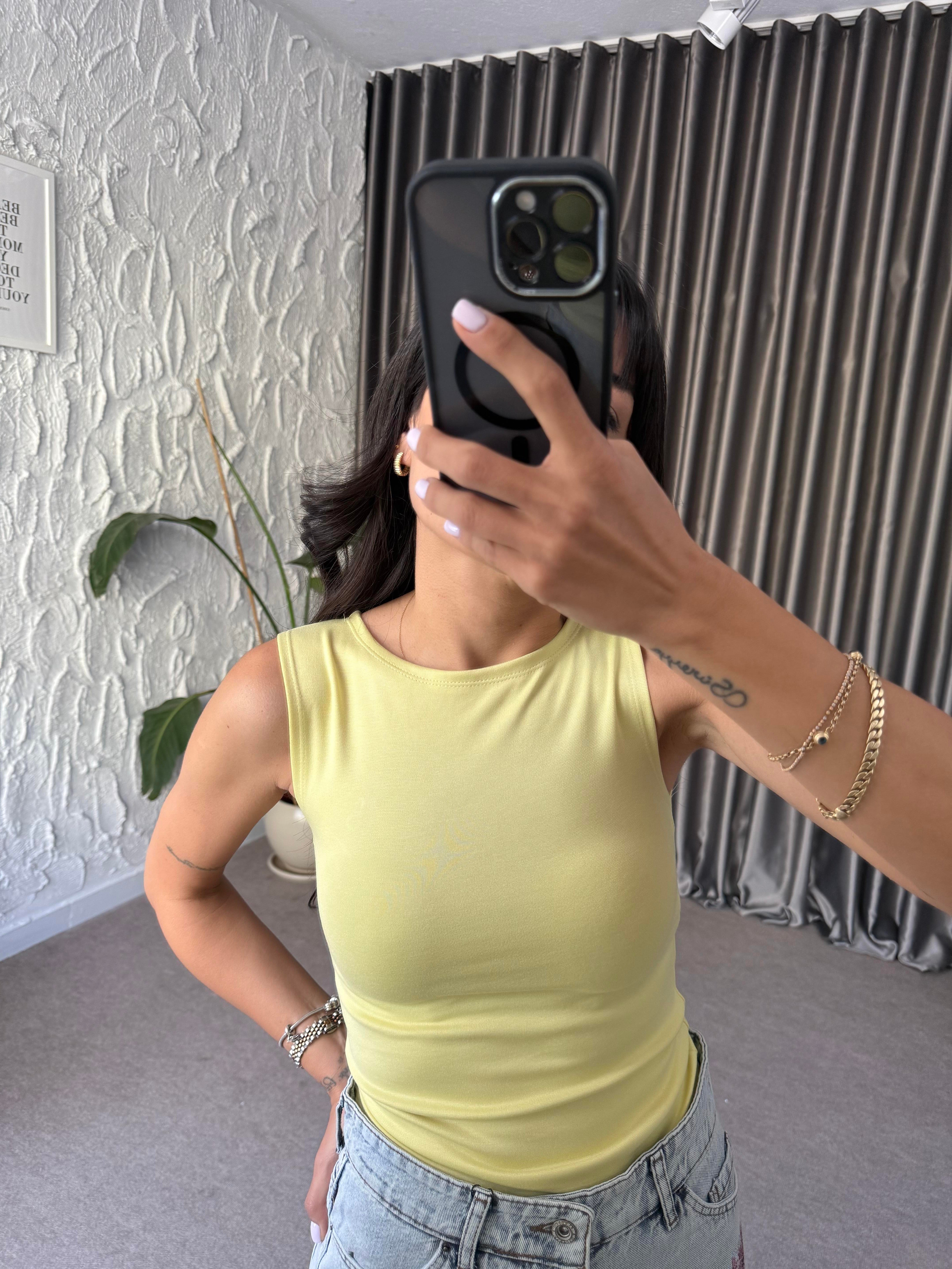 Sarı Kolsuz Basic Bluz