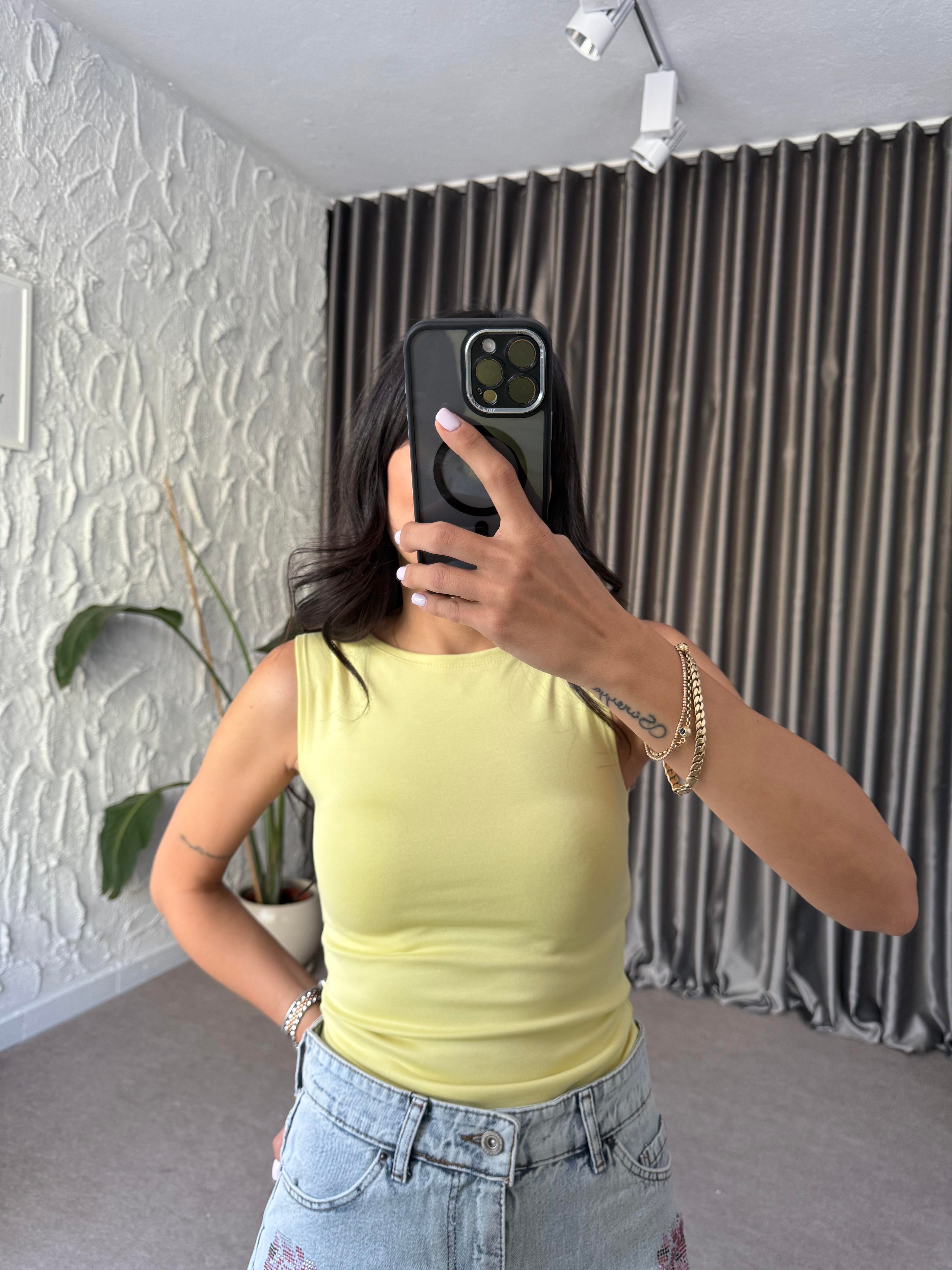 Sarı Kolsuz Basic Bluz