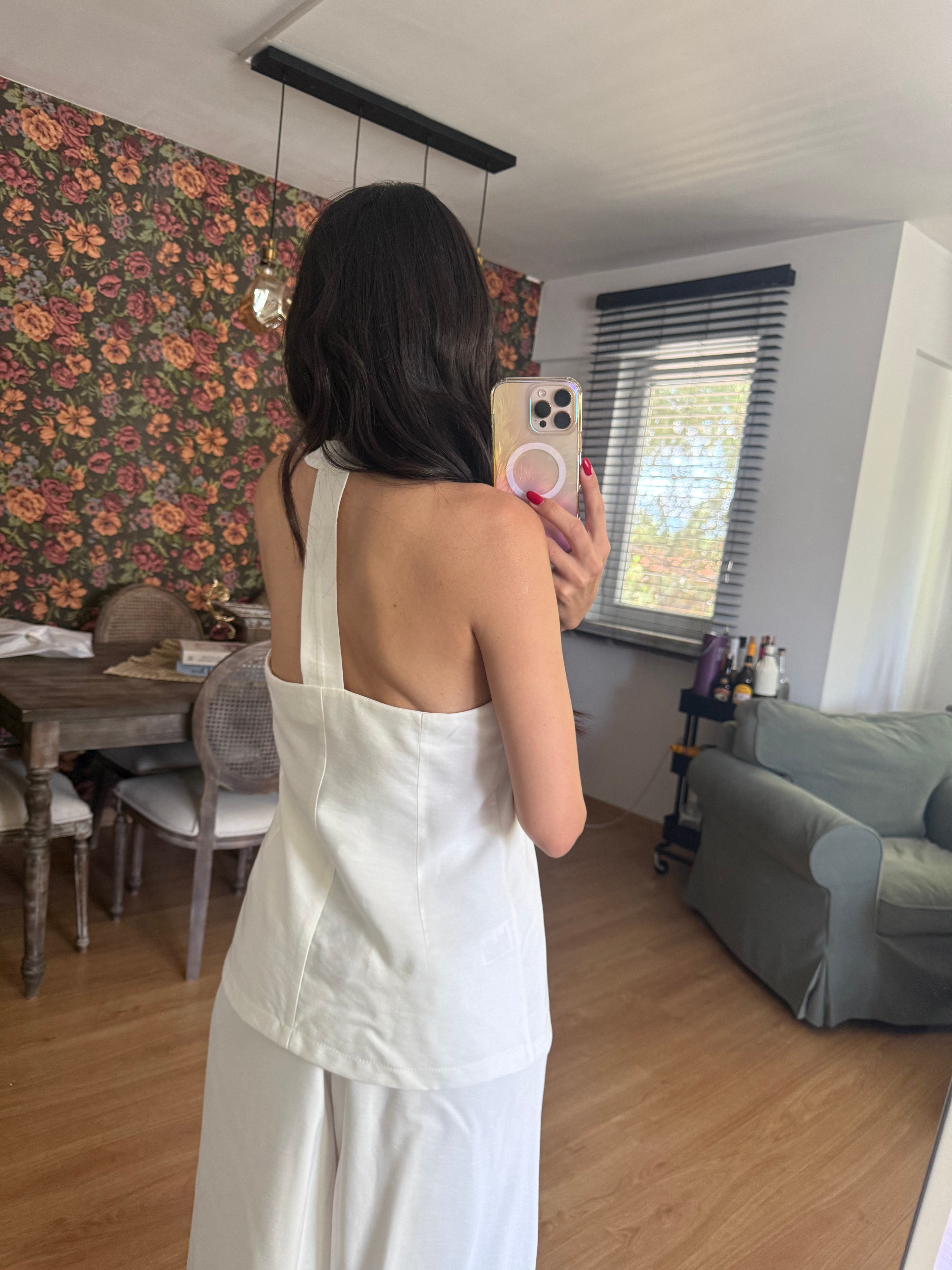 Sırt Detay Yelek Model Beyaz Bluz