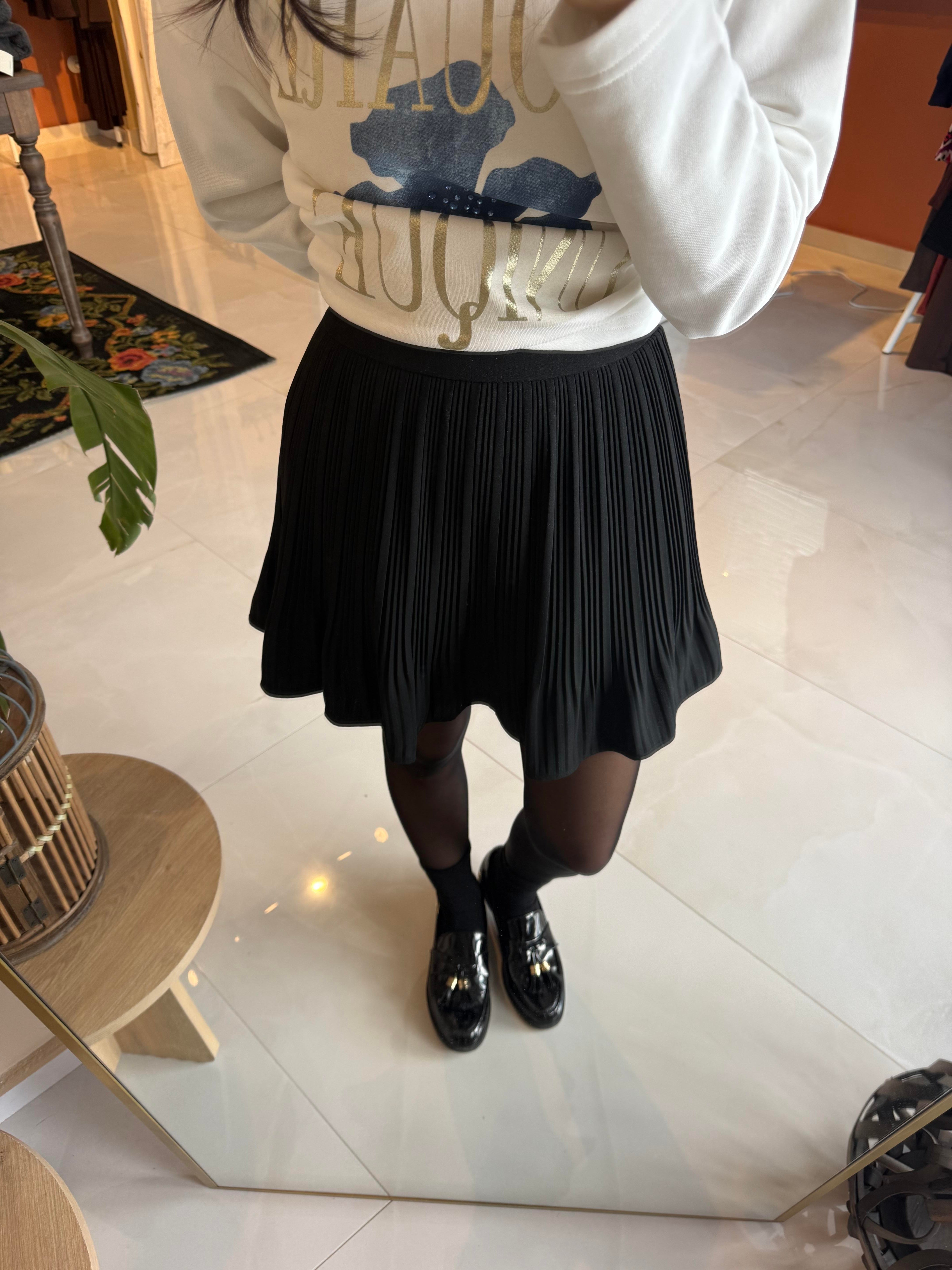 Siyah Astarlı Şortlu Piliseli Mini Etek