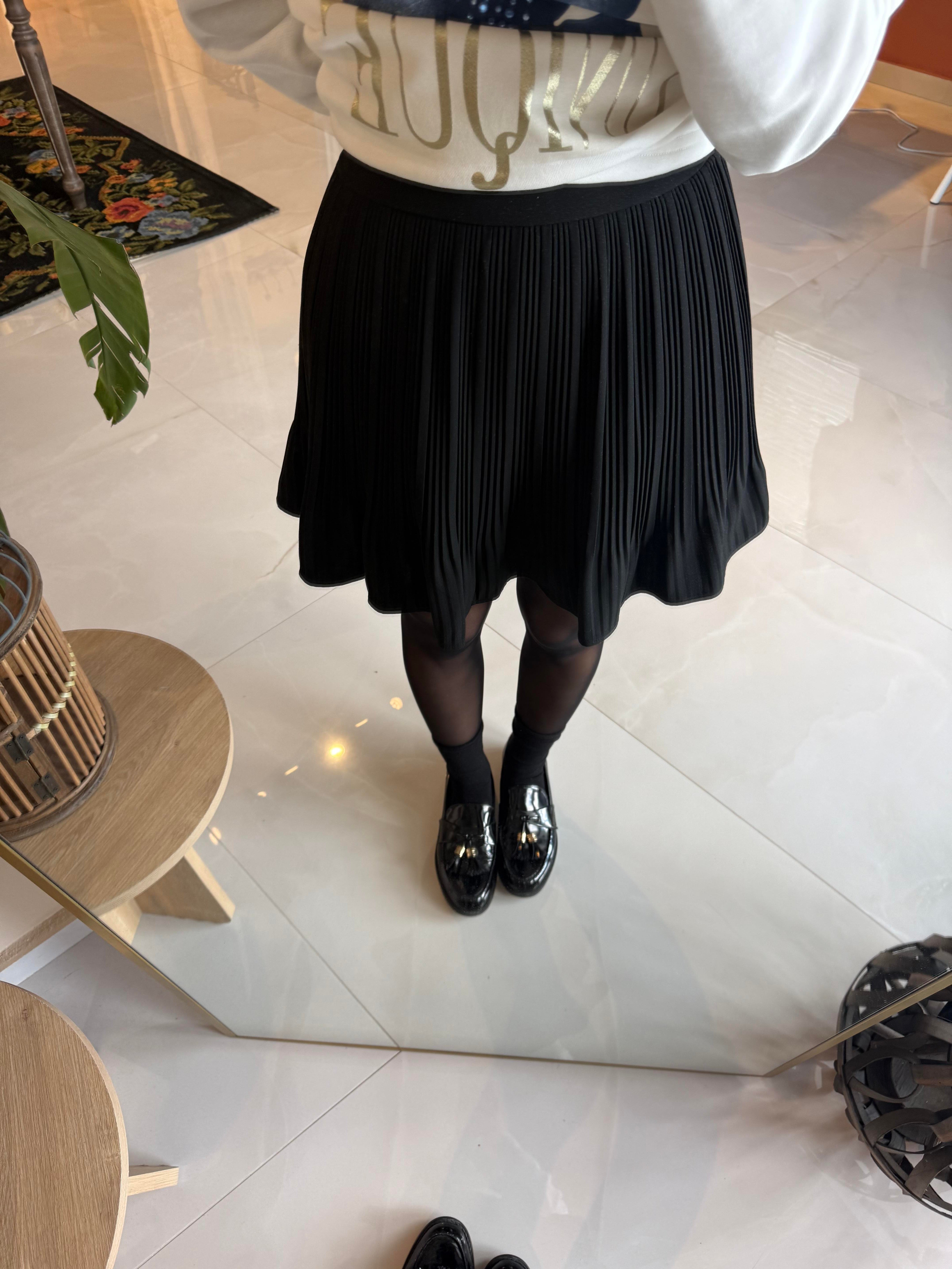 Siyah Astarlı Şortlu Piliseli Mini Etek