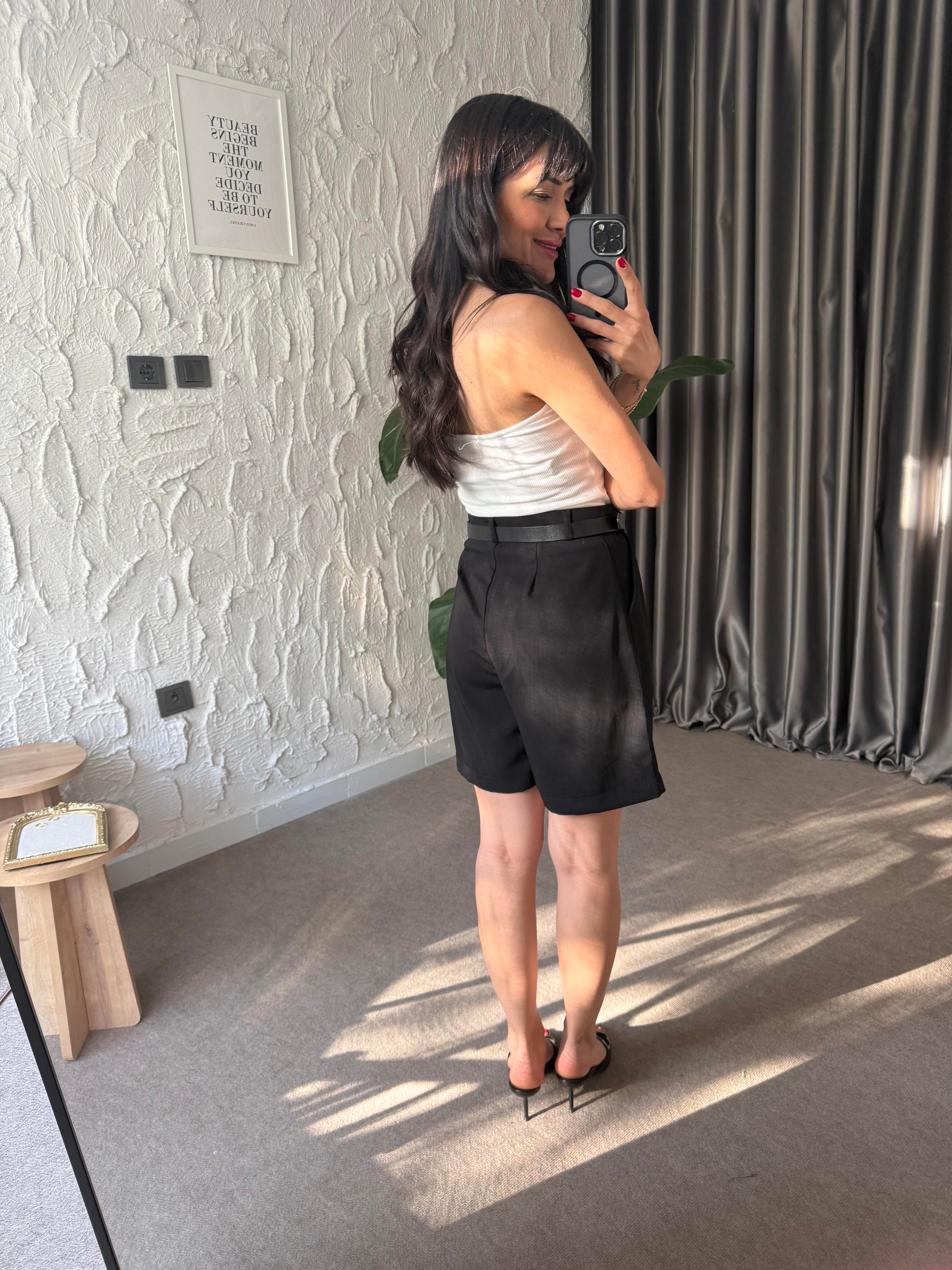 Siyah Pile Detaylı Tensel Şort