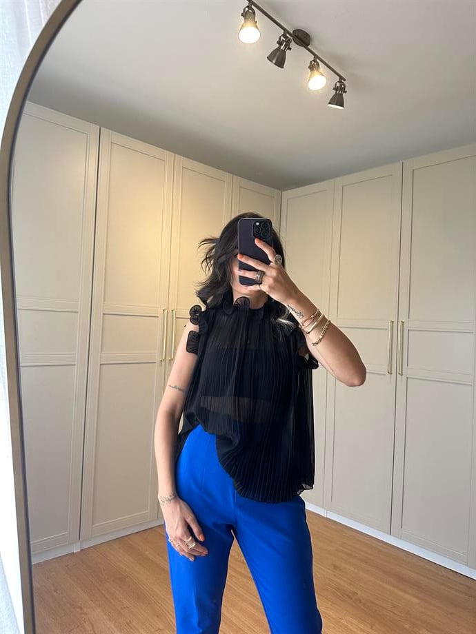 Siyah Piliseli Transparan Bluz