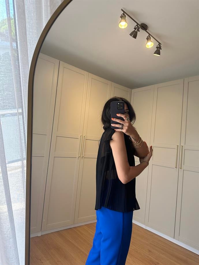 Siyah Piliseli Transparan Bluz