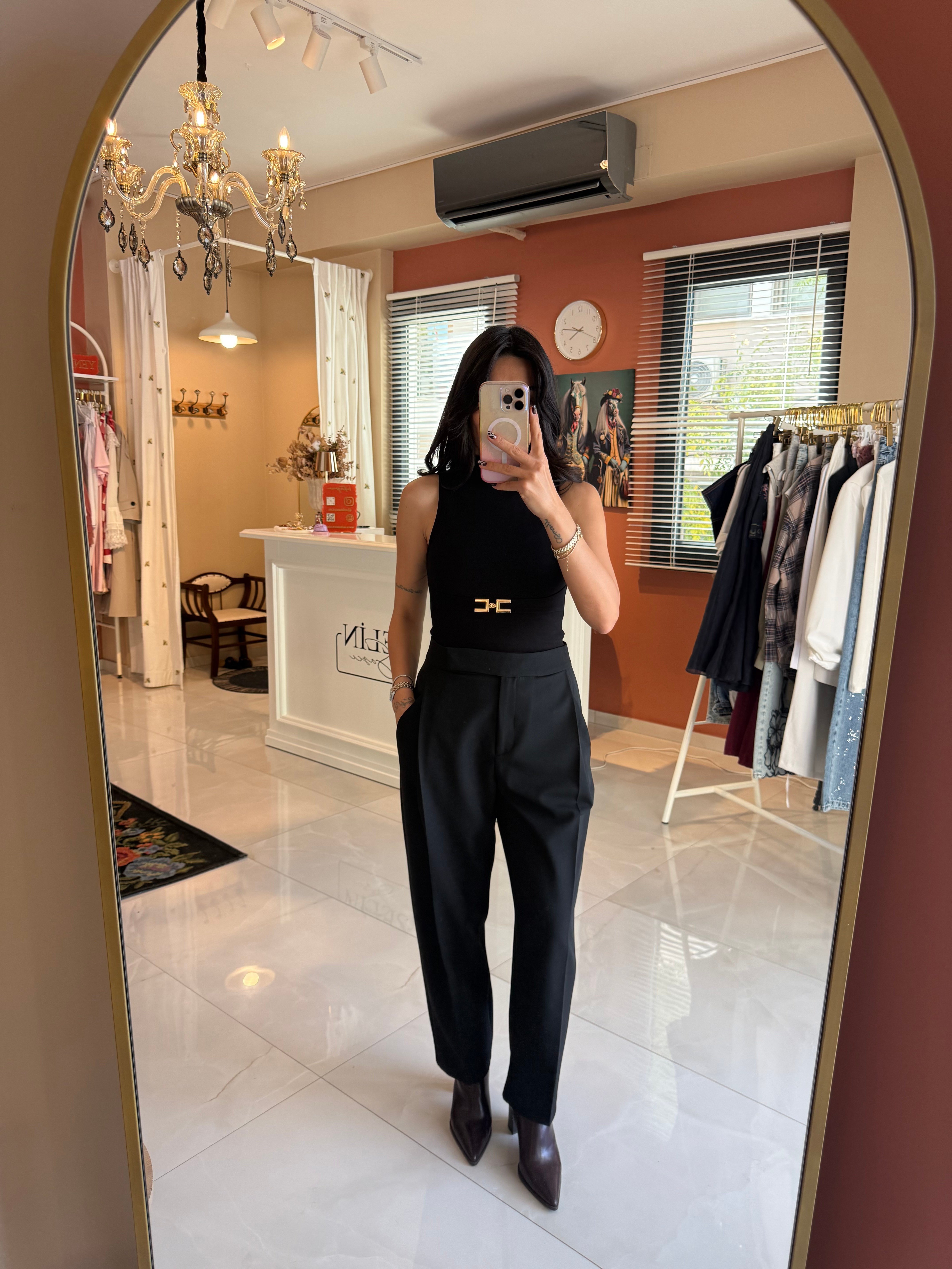 Siyah Toka Detaylı Bluz