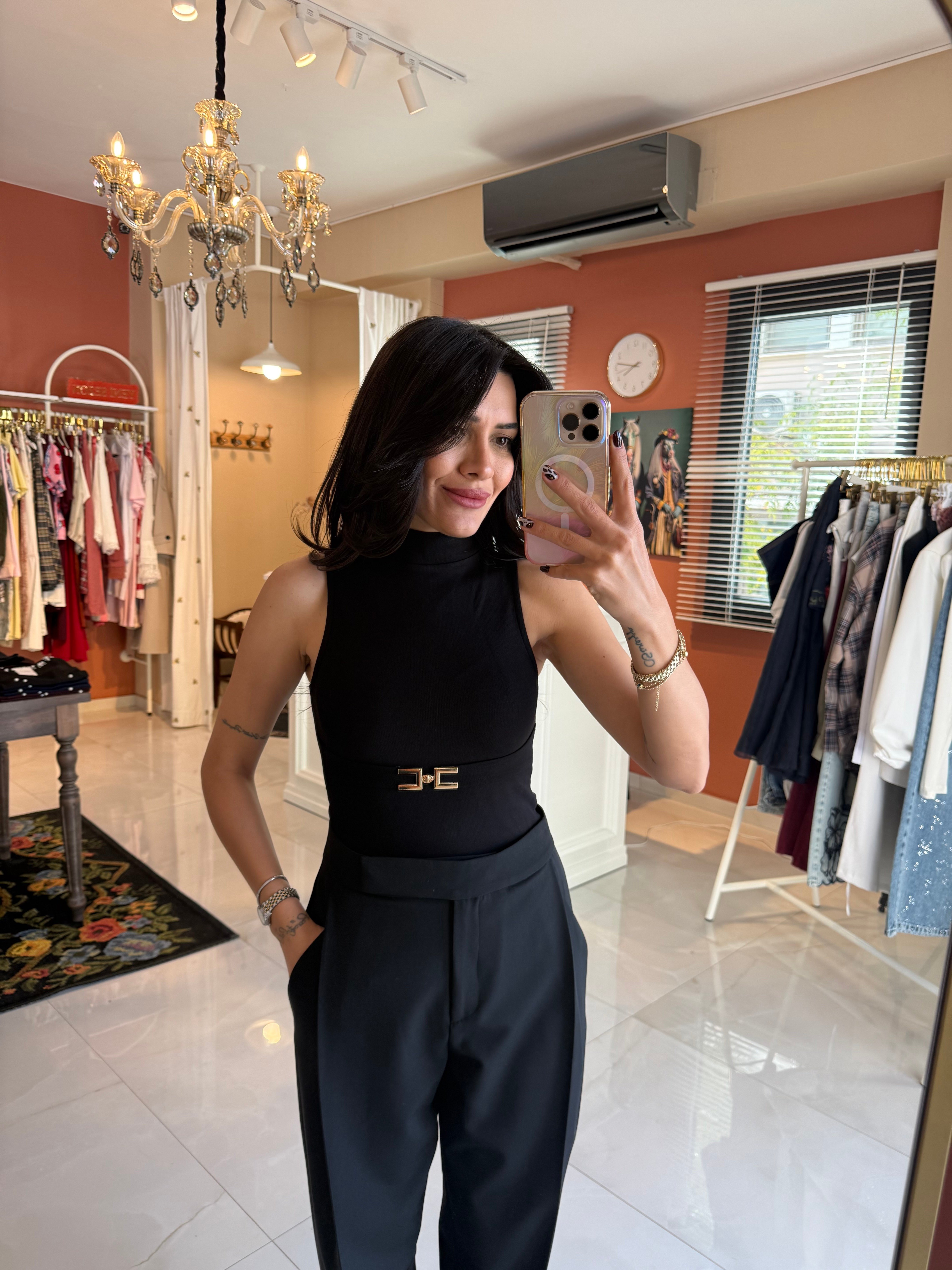 Siyah Toka Detaylı Bluz
