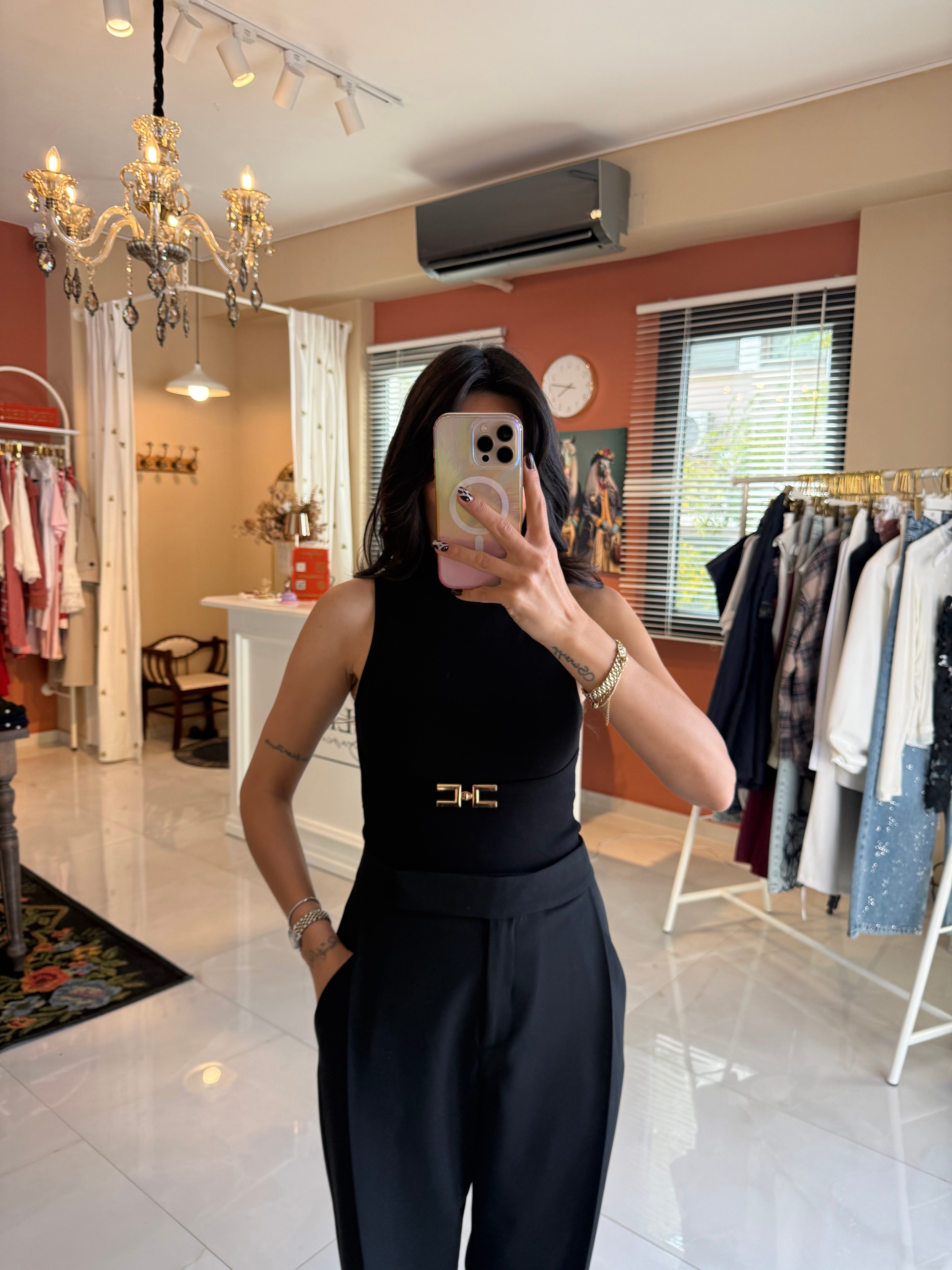 Siyah Toka Detaylı Bluz
