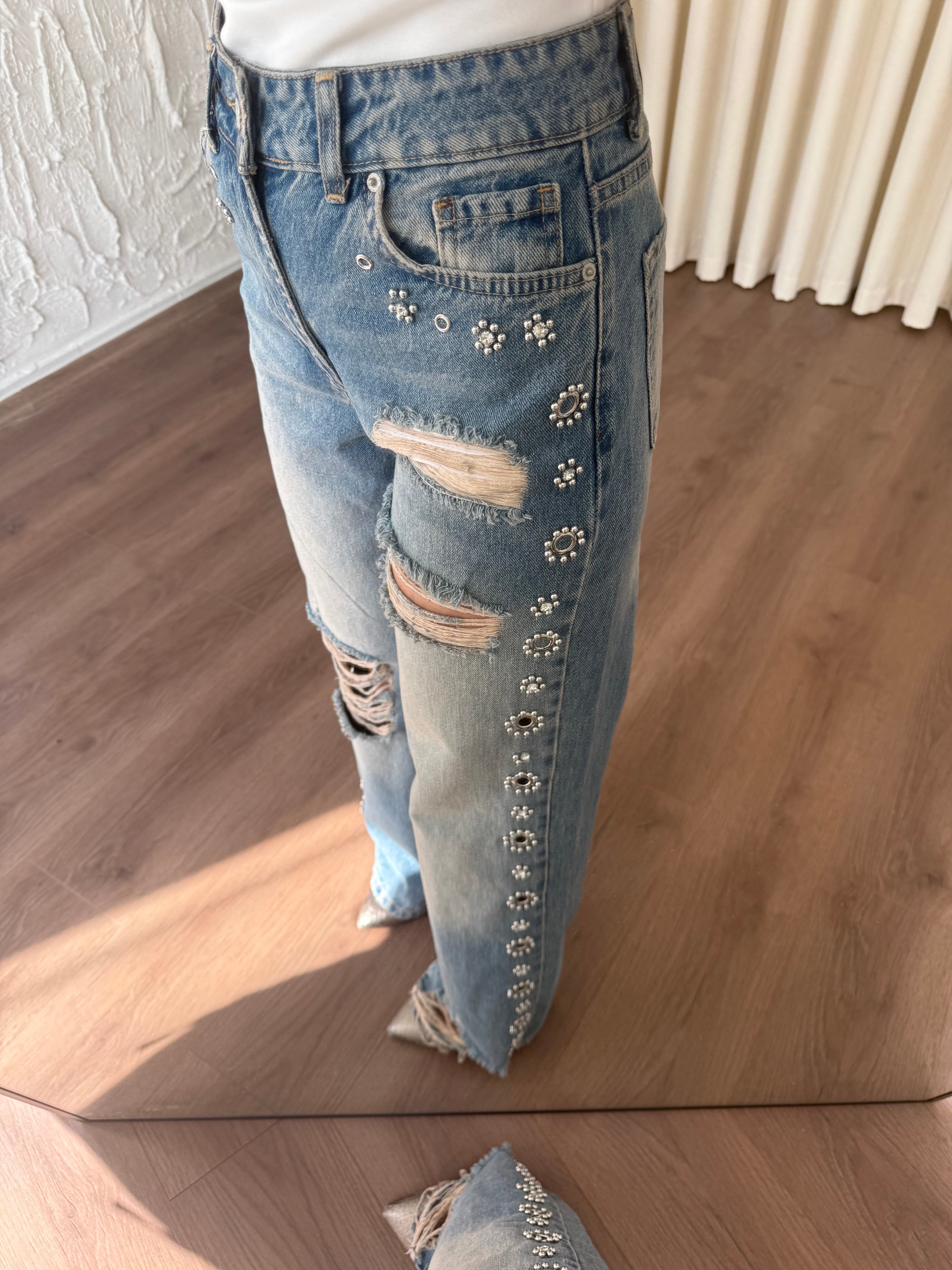 Taş ve Boncuk Detaylı Yırtık Model Jean