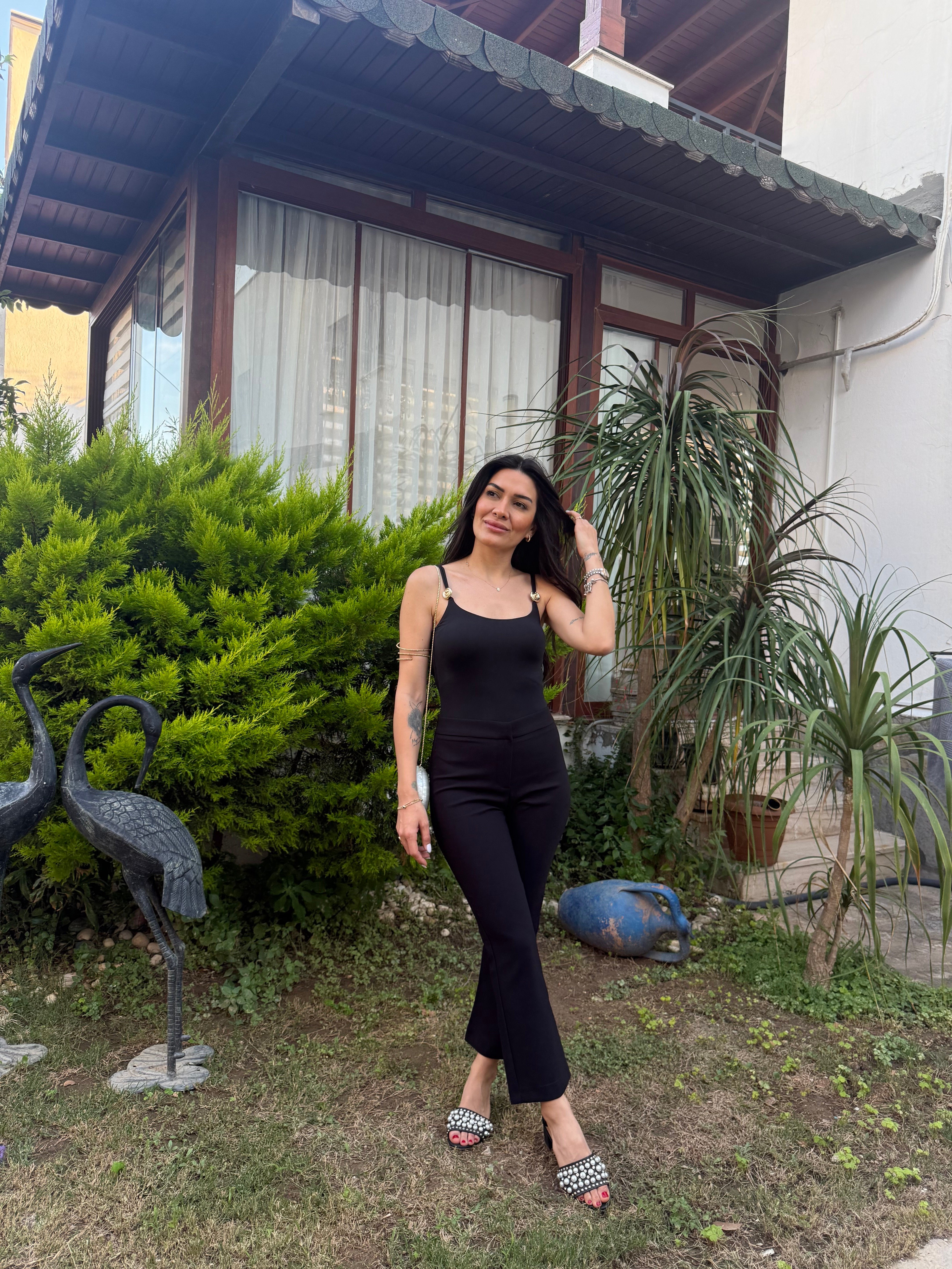 Toka Detaylı Siyah Bodysuit