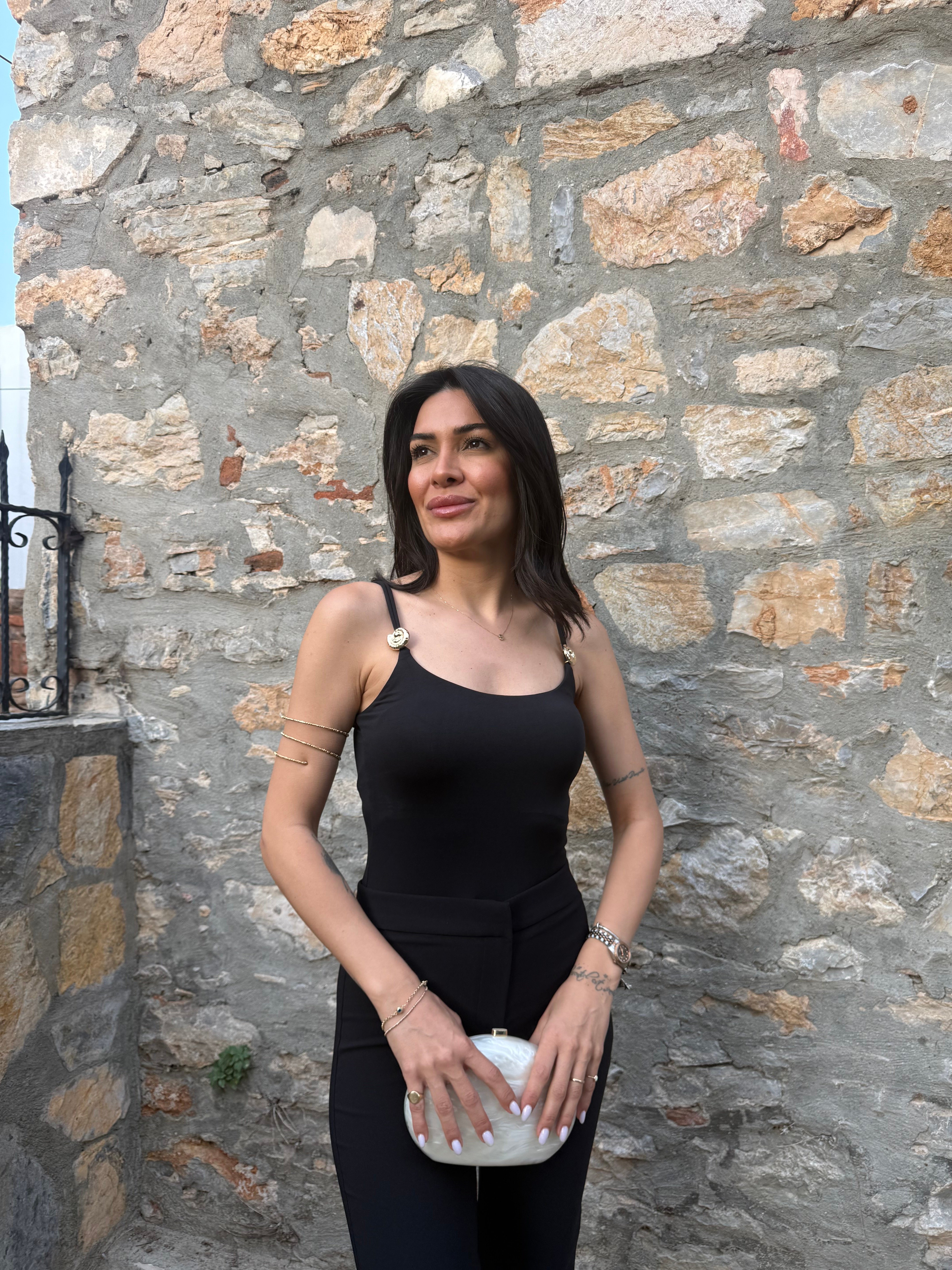 Toka Detaylı Siyah Bodysuit