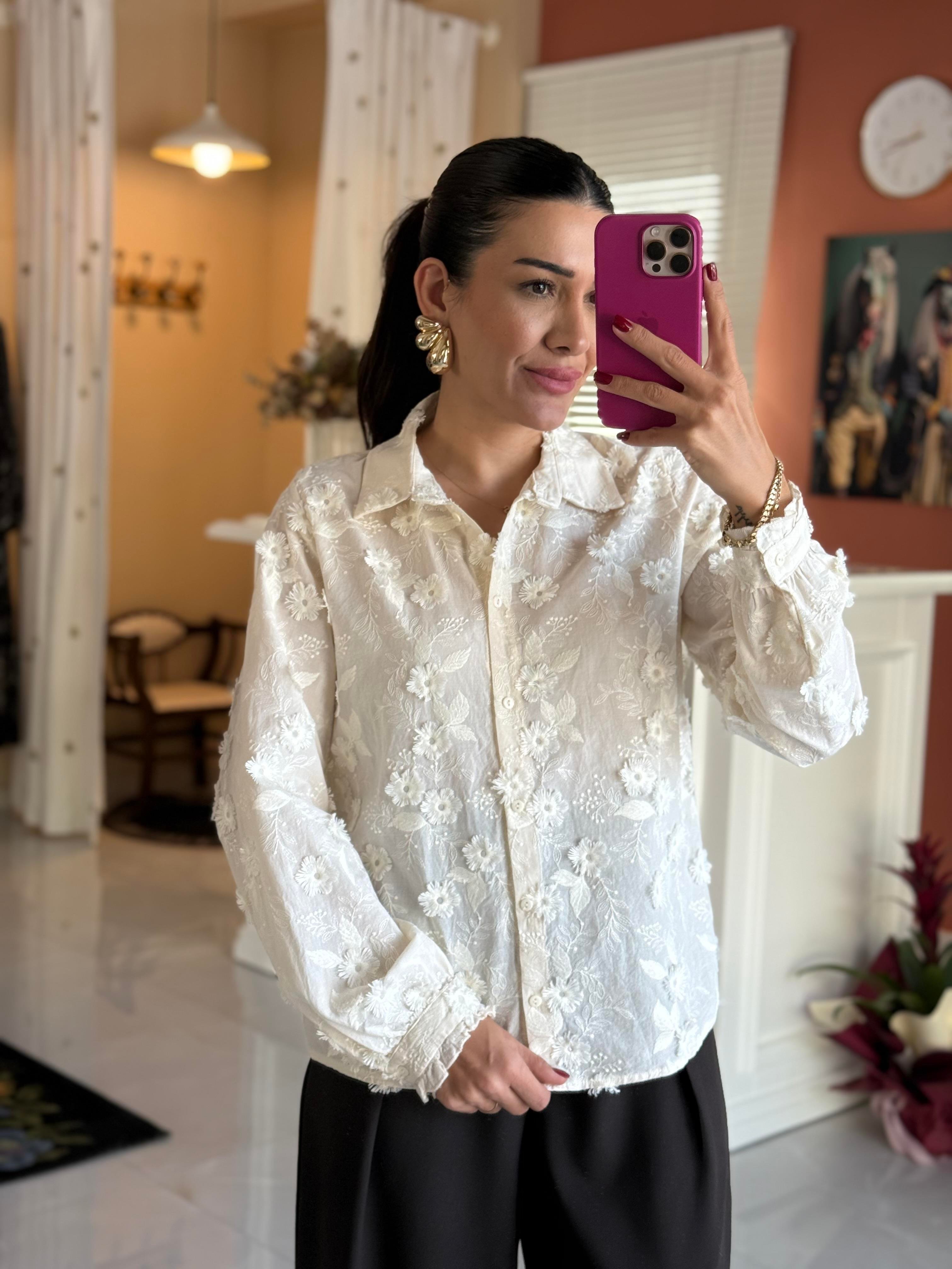 Tüfe Çiçek Detaylı Gömlek