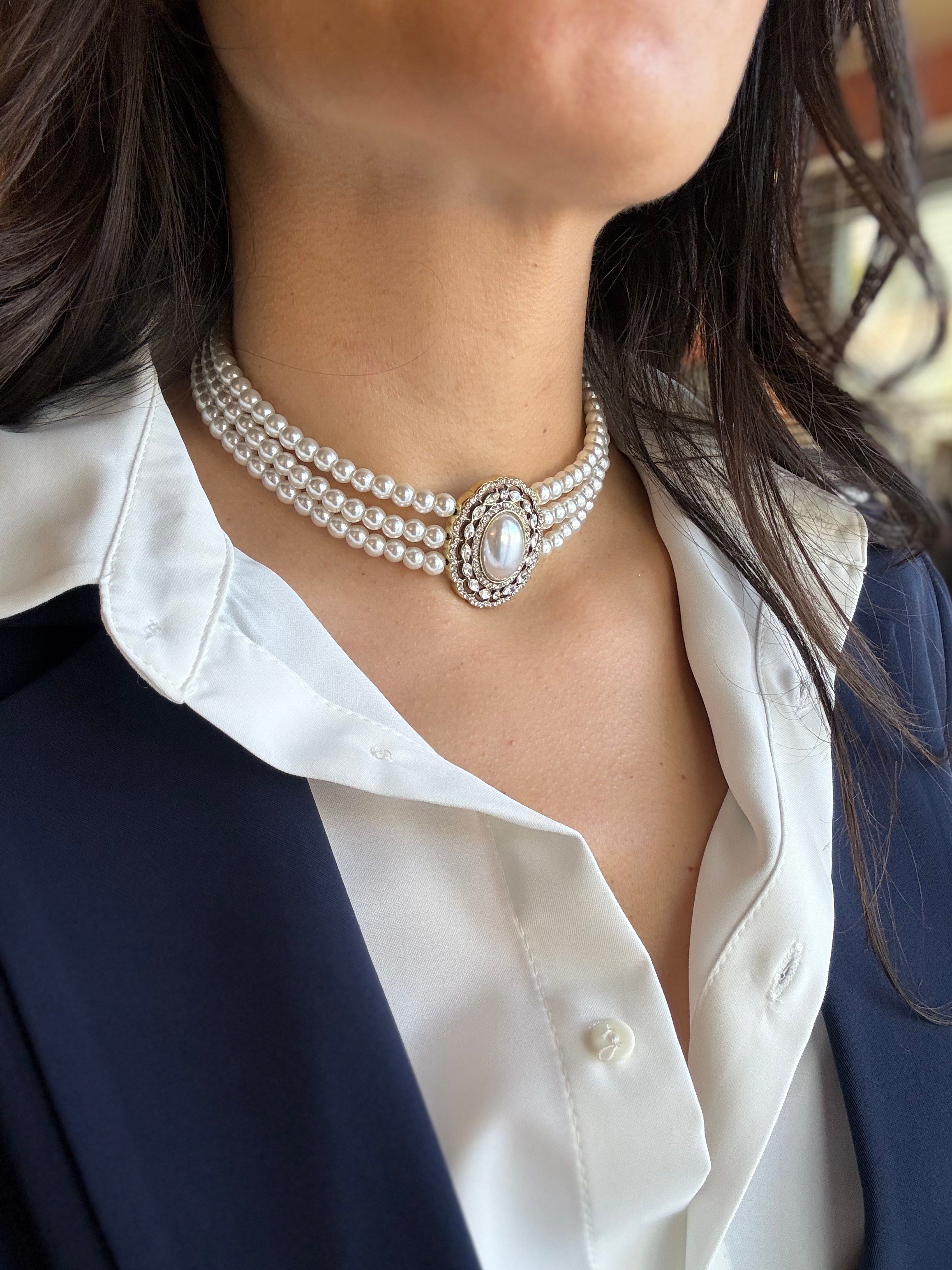 Üç Sıralı Oval Tokalı İnci Choker 