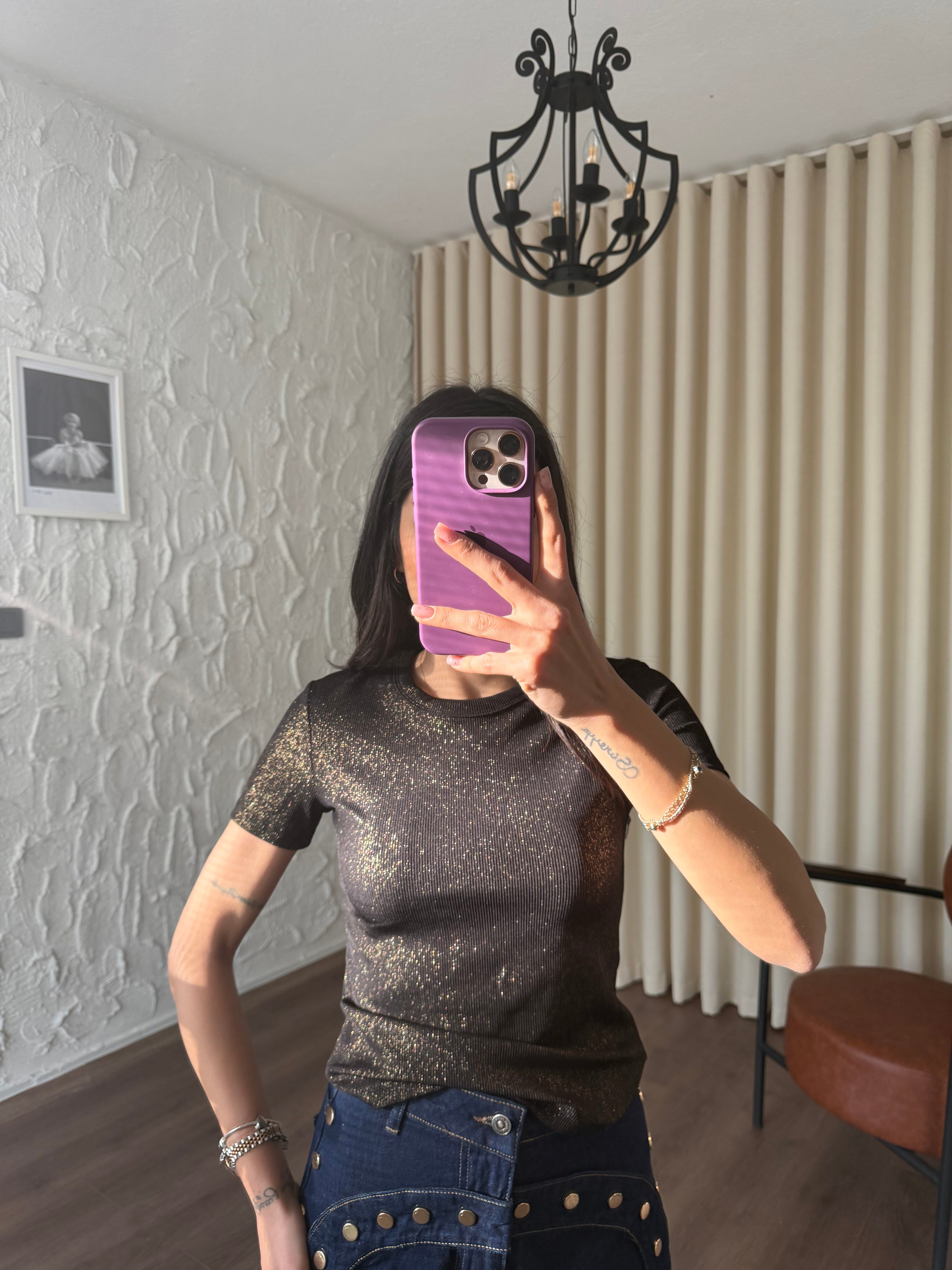 Varaklı Yaka Biyeli Siyah Tshirt