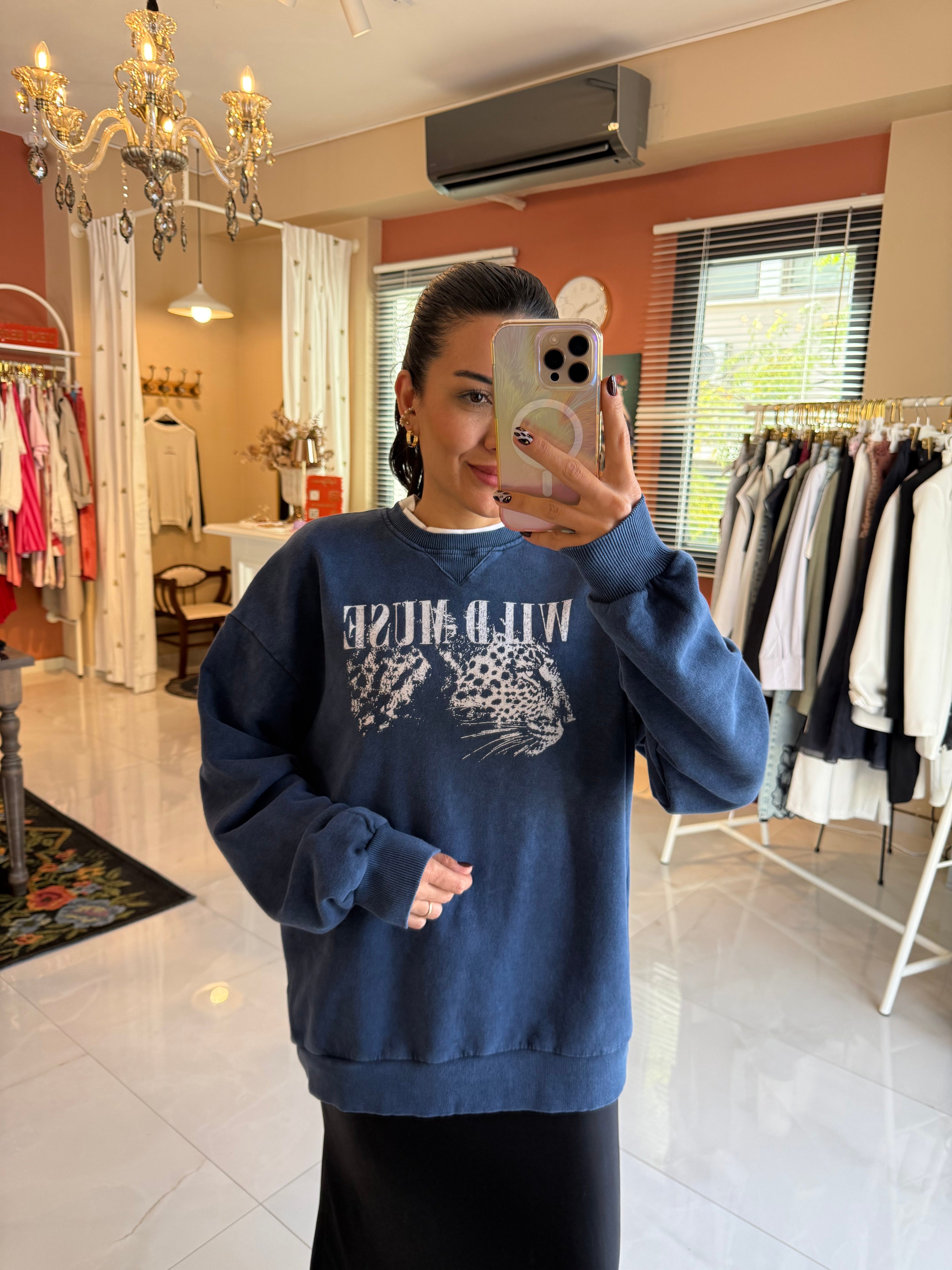Wild Muse Baskılı Lacivert Sweatshirt 