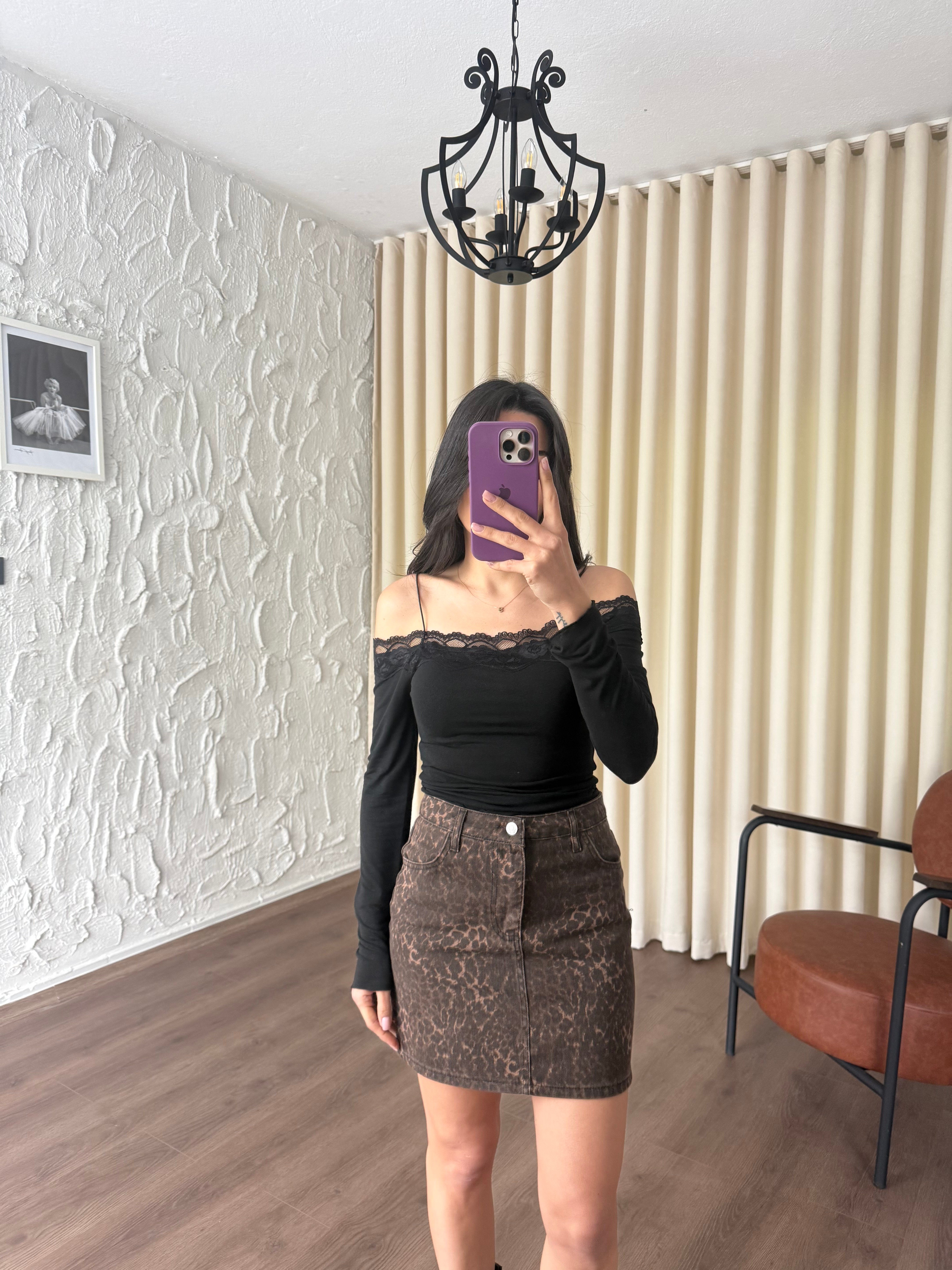 Yakası Dantelli Bluz