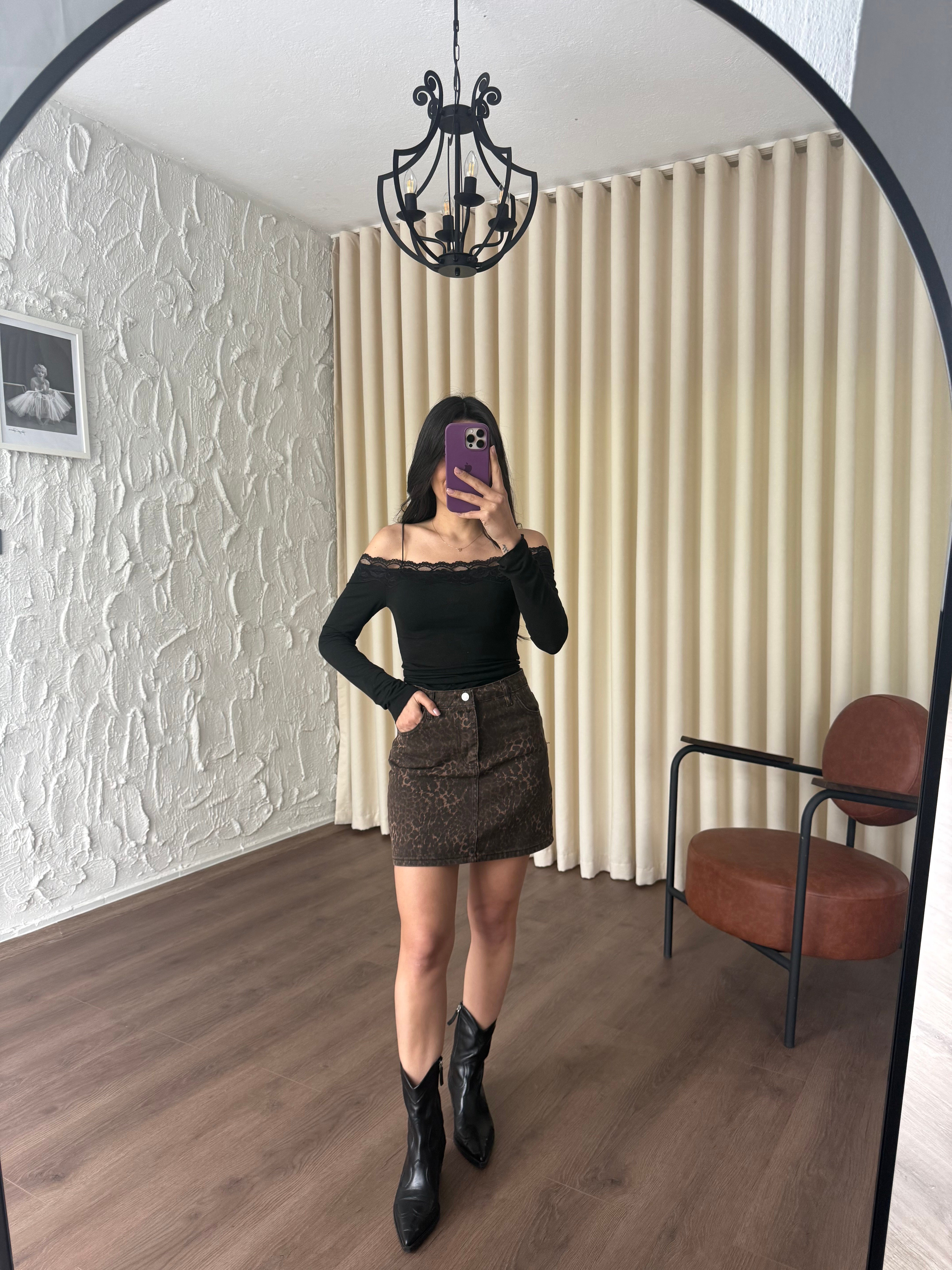 Yakası Dantelli Bluz