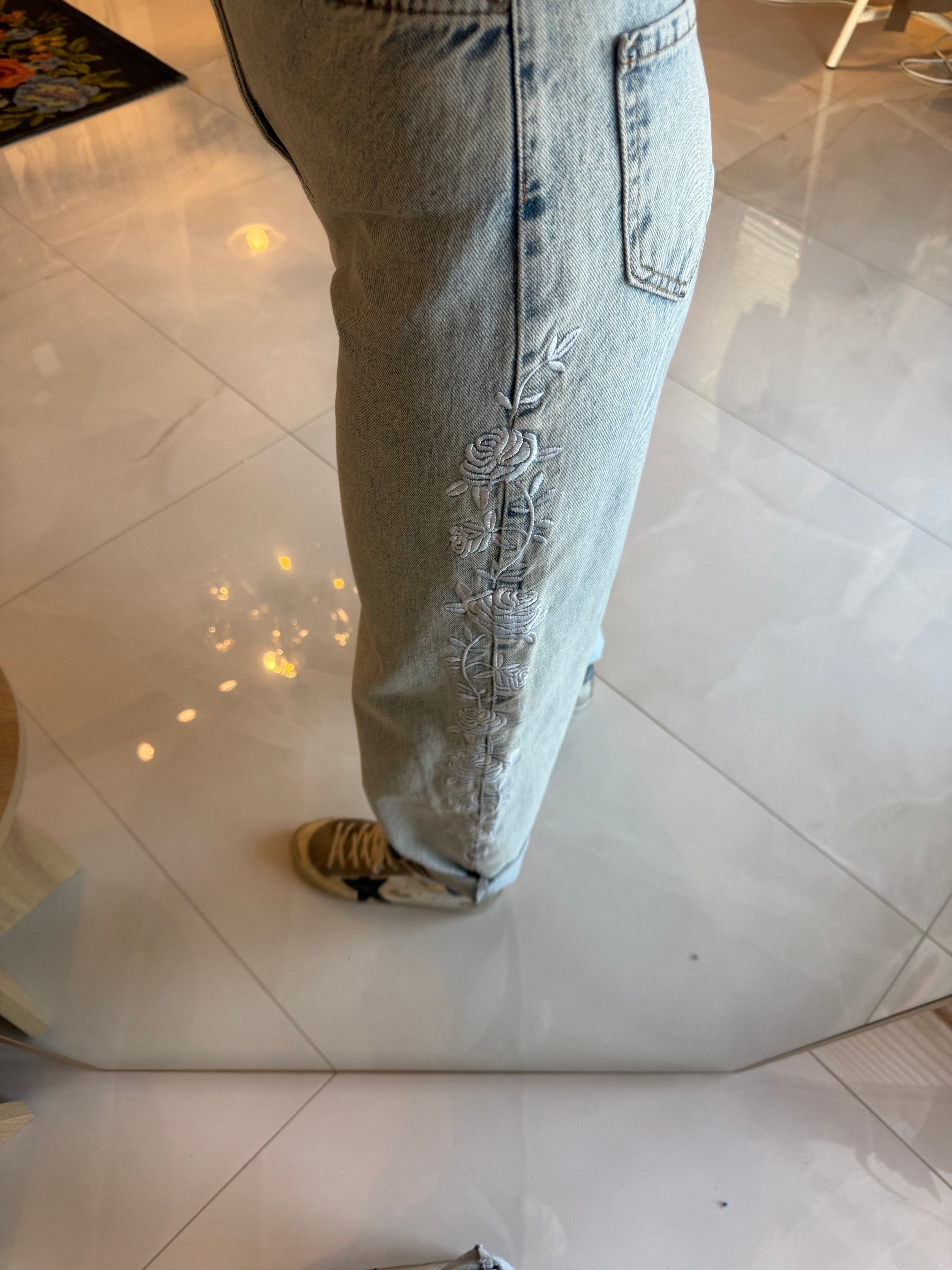 Yan Dikişi Gül Nakışlı Yüksek Bel Balon Jean Kot Pantolon