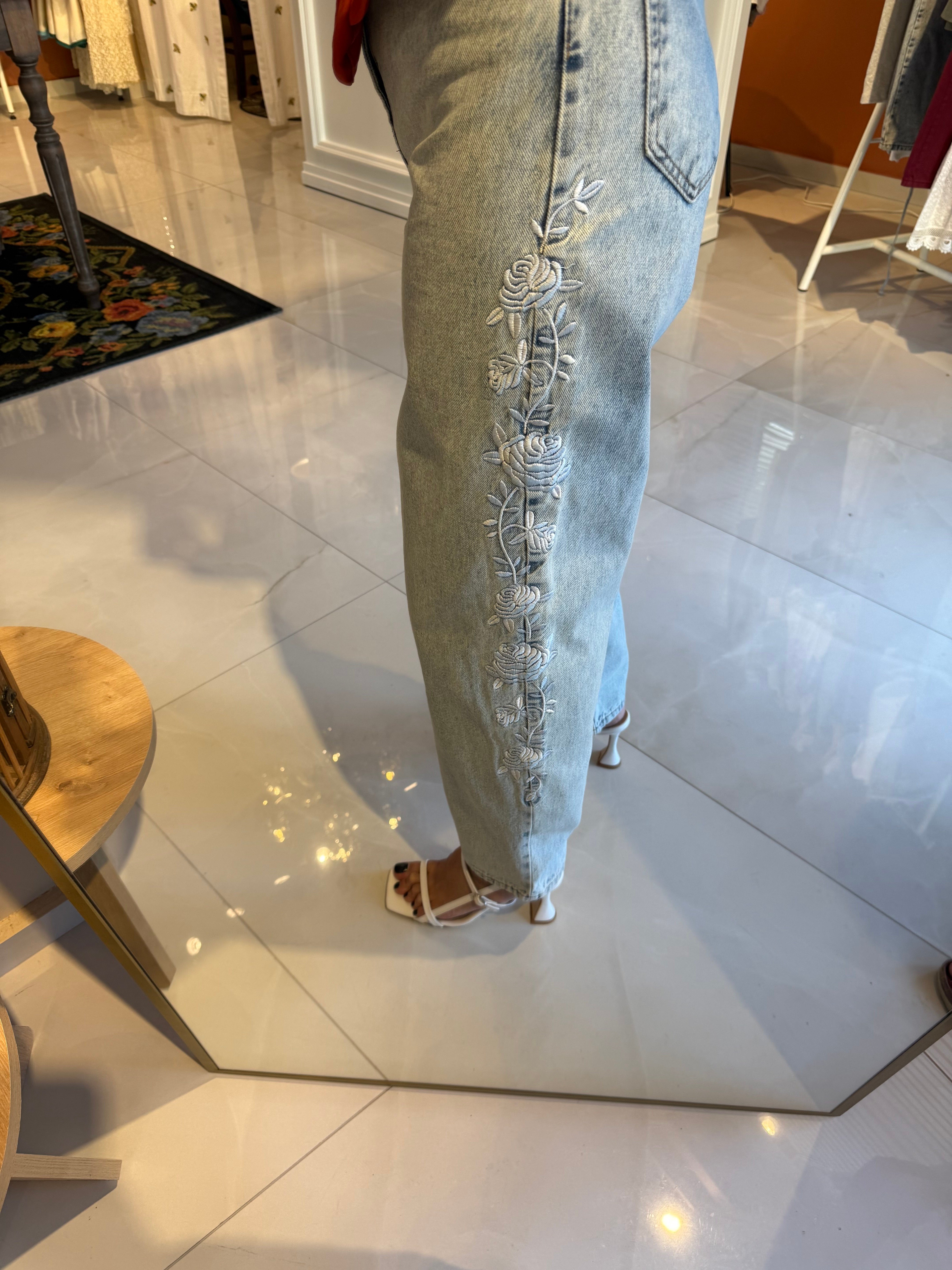 Yan Dikişi Gül Nakışlı Yüksek Bel Balon Jean Kot Pantolon