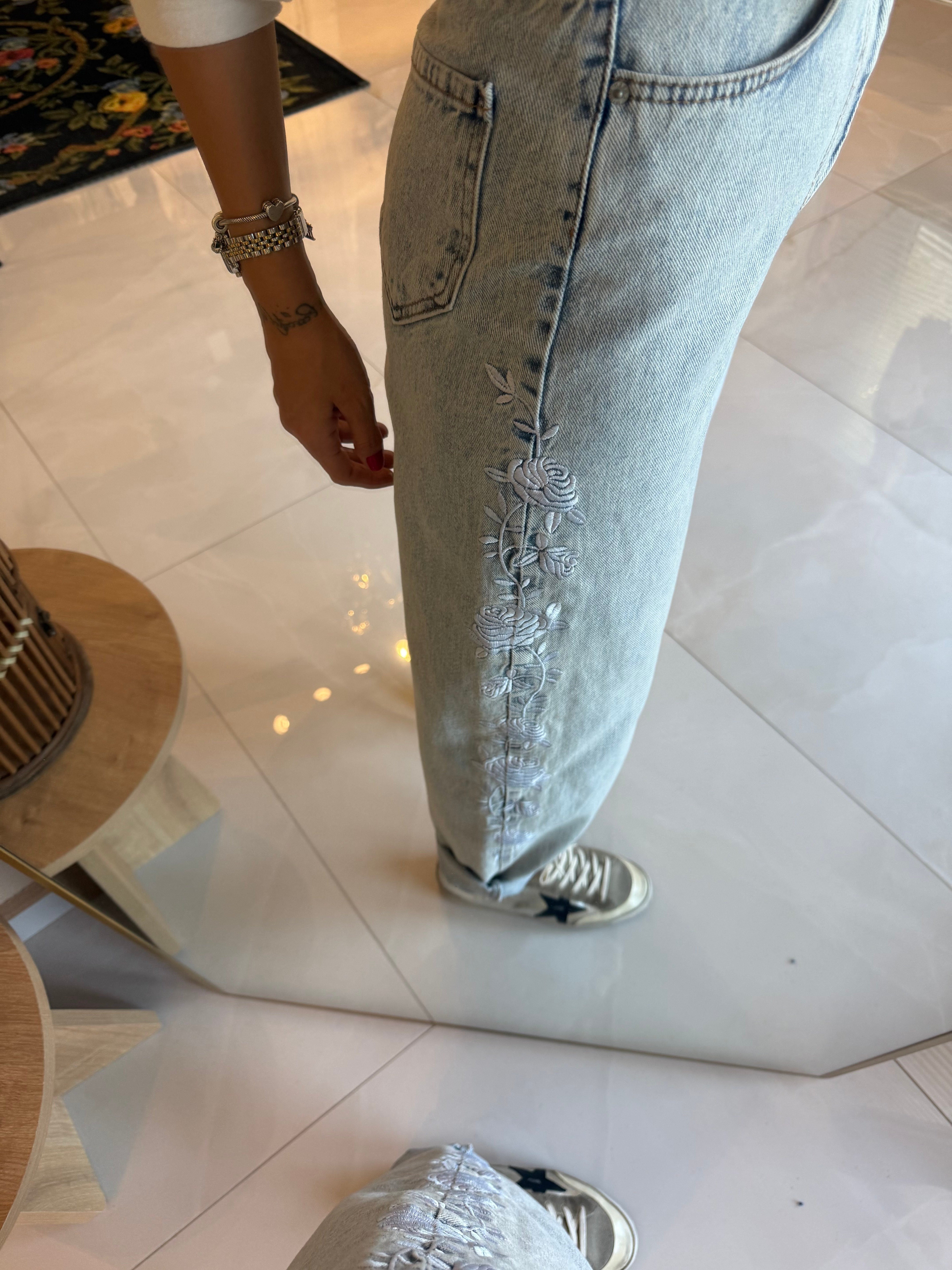 Yan Dikişi Gül Nakışlı Yüksek Bel Balon Jean Kot Pantolon