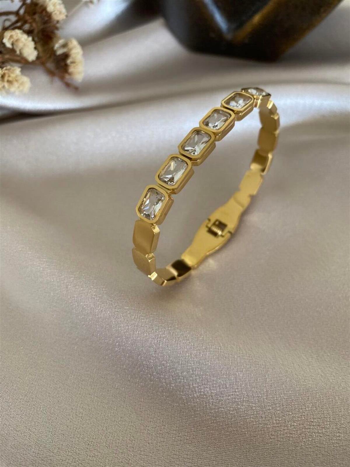 Baget taşlı yaylı kelepçe