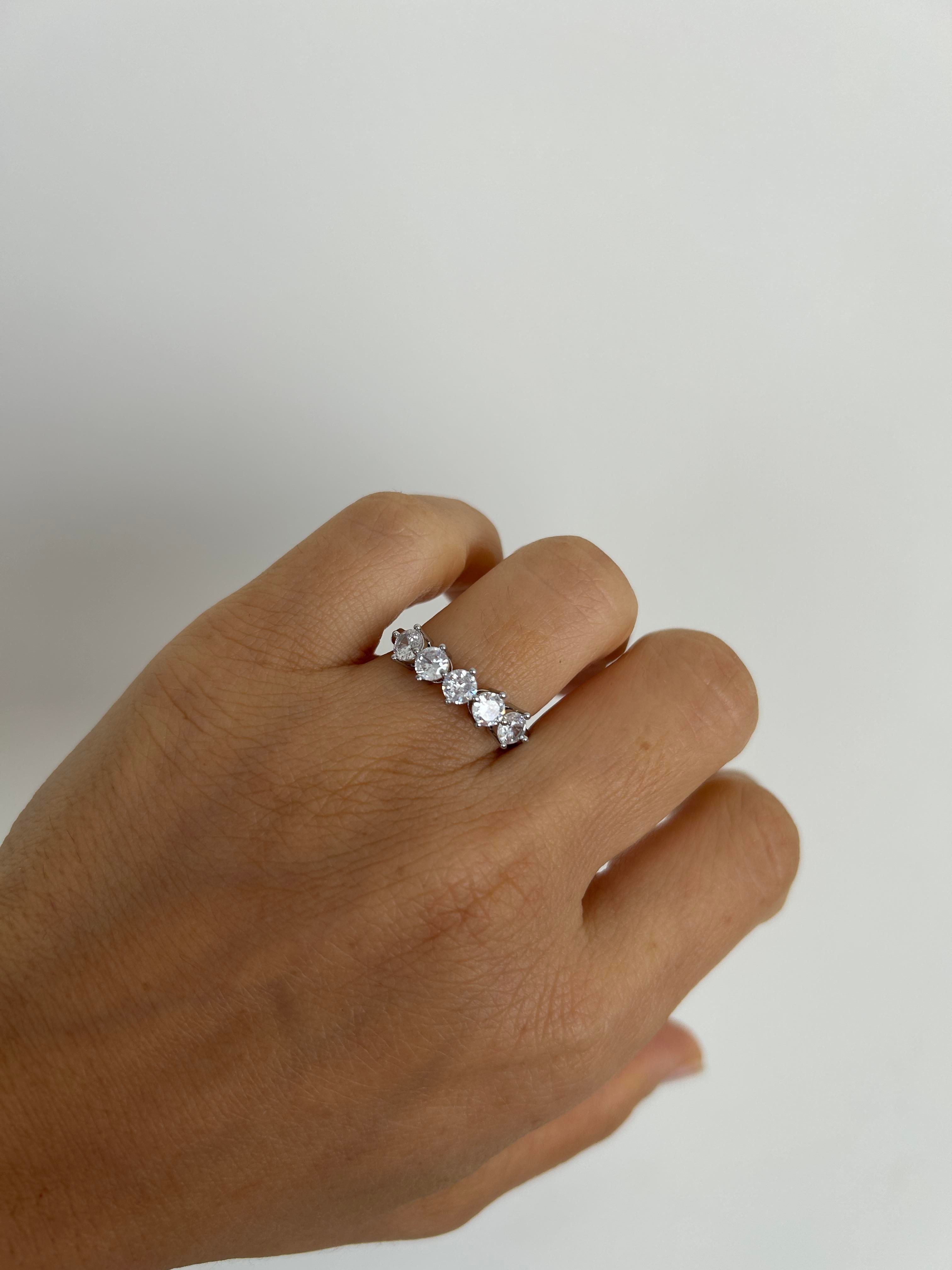 Beş taş model çelik yüzük 