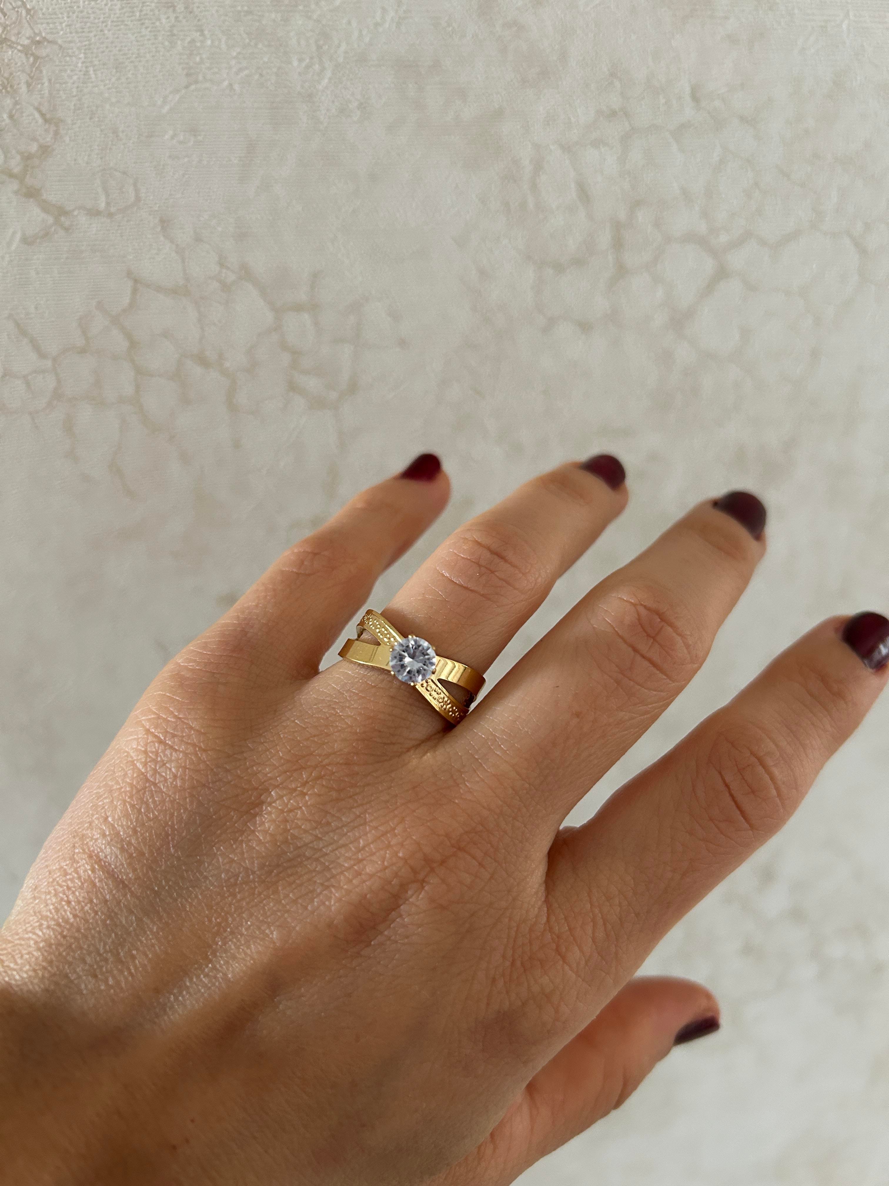 Çapraz model tek taş çelik yüzük