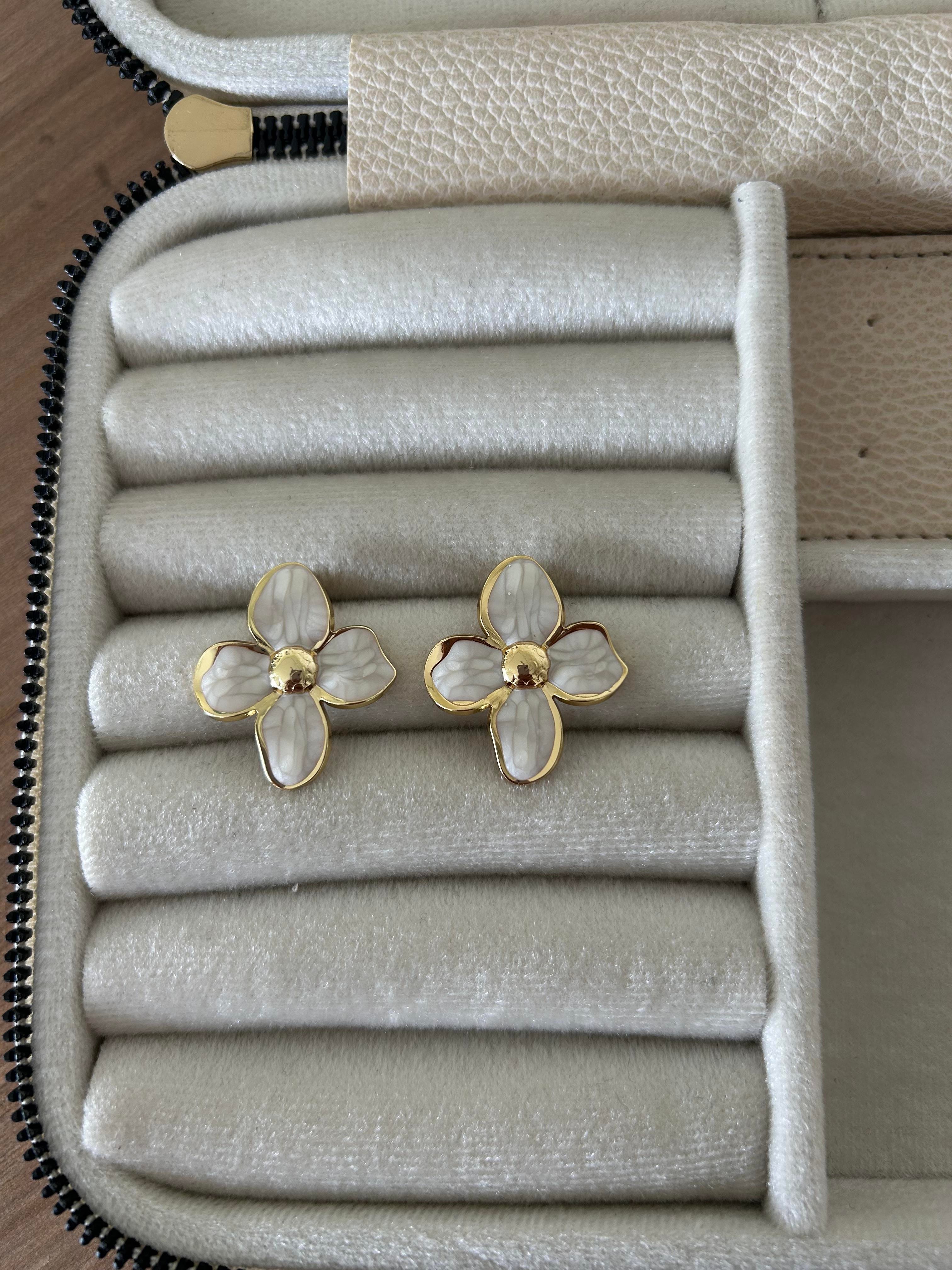 Çiçek model çelik beyaz 