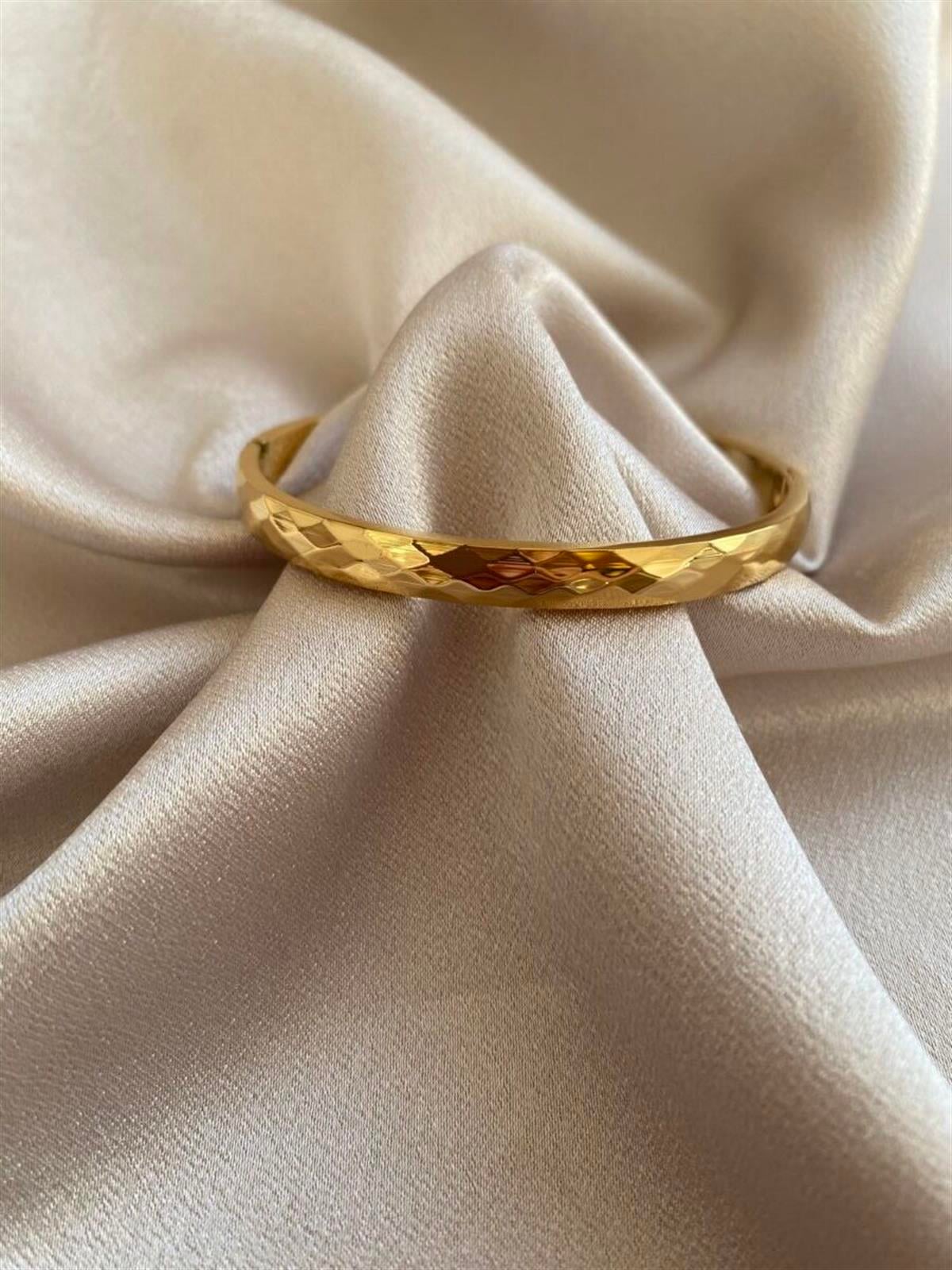 Dalgalı simli kuyumcu model