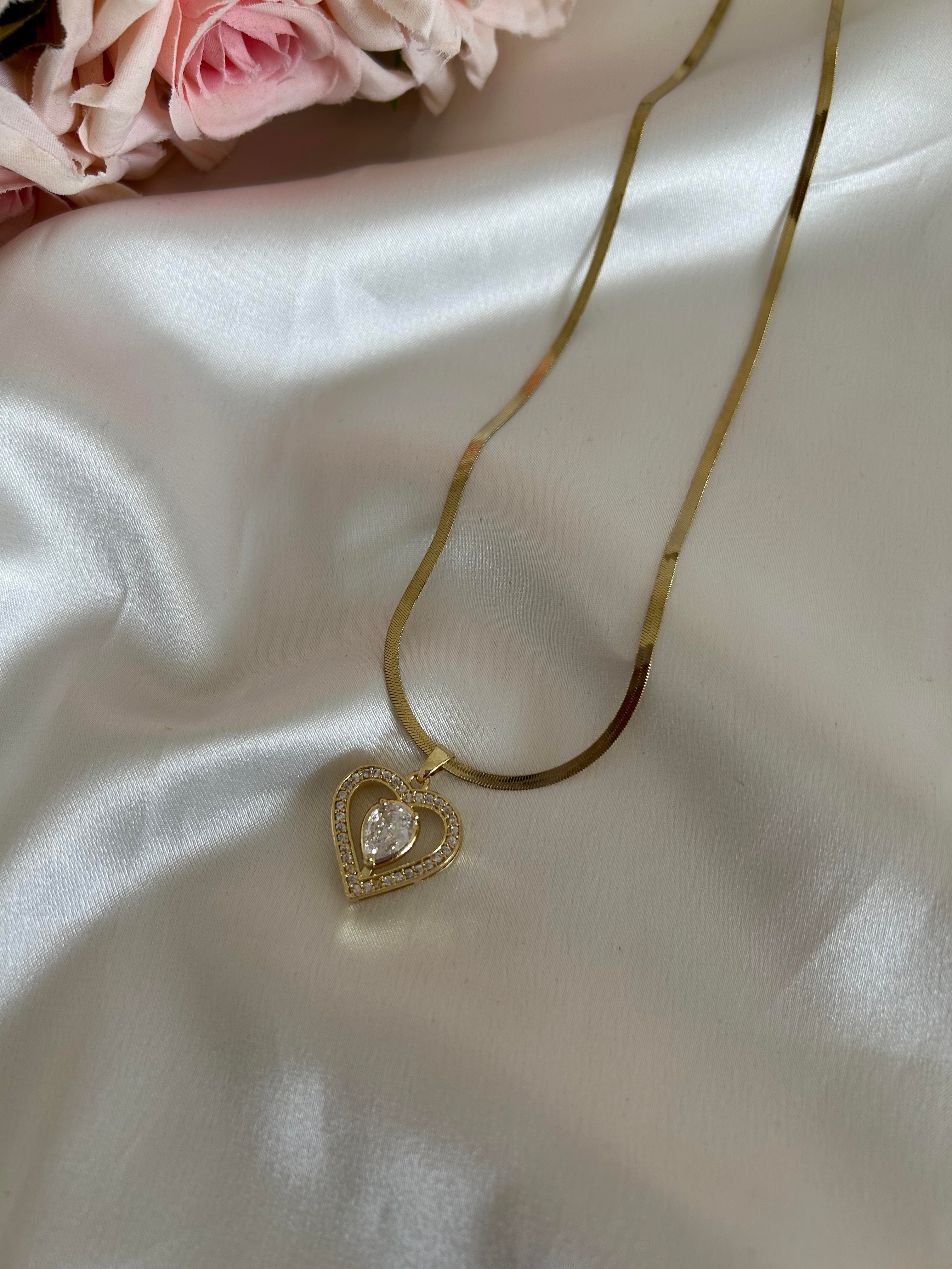 Damla taşlı kalp model kolye 