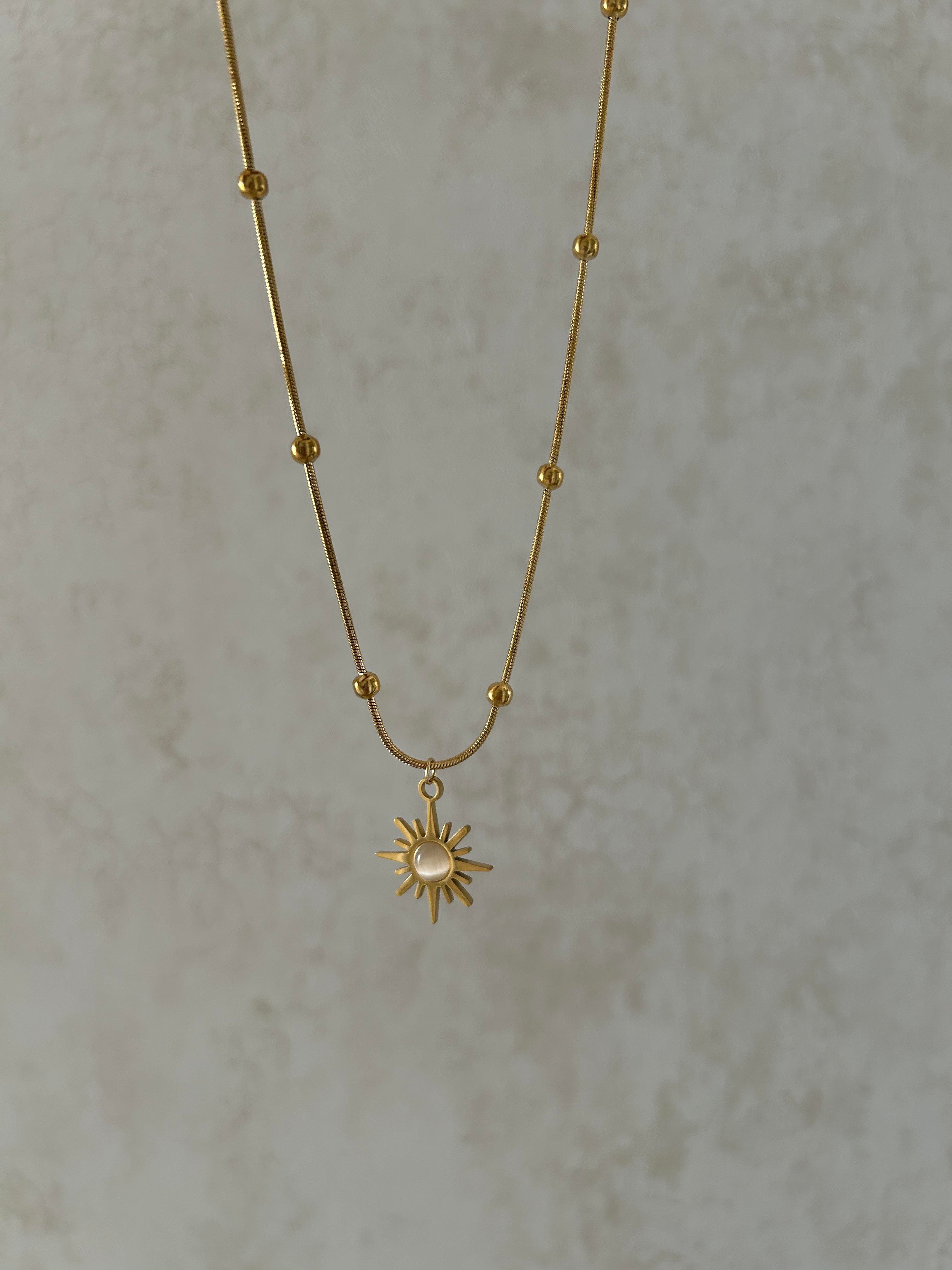 Dorikalı ay model kolye 