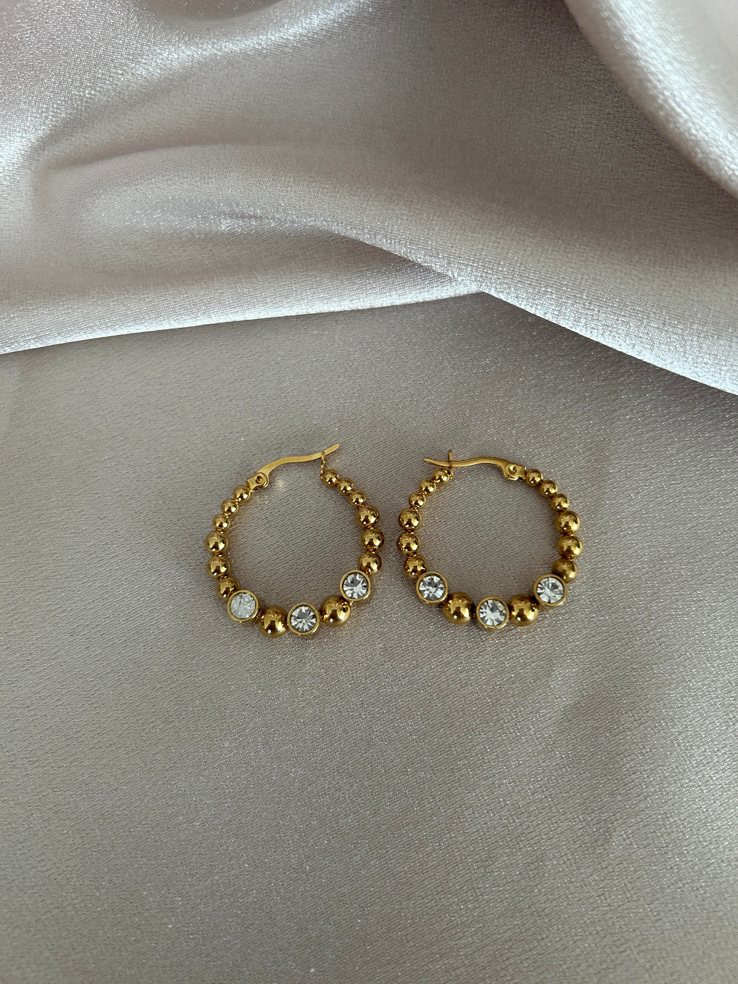 Dorikalı taşlı model küpe 