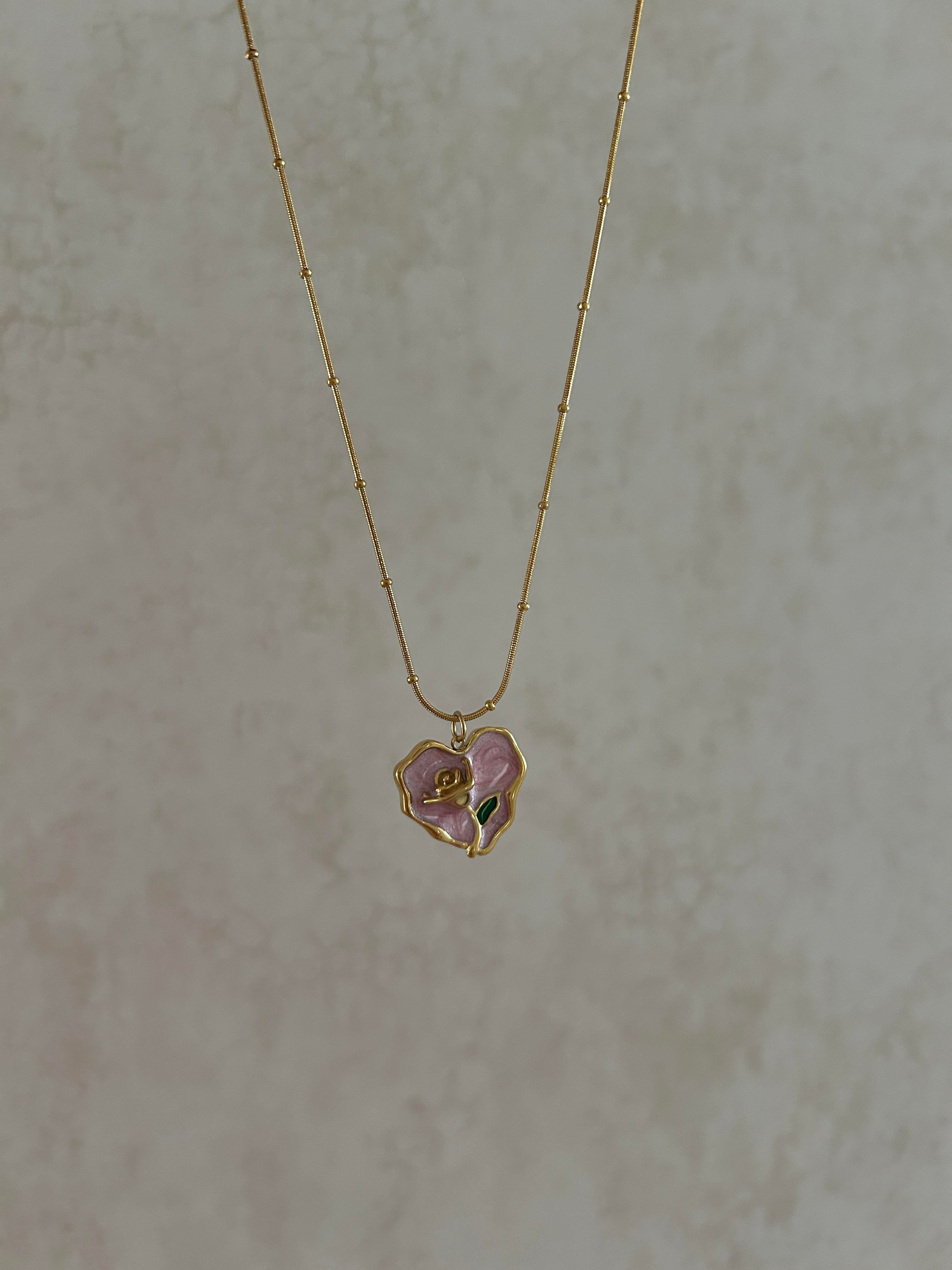 Gül model renkli kalp kolye  